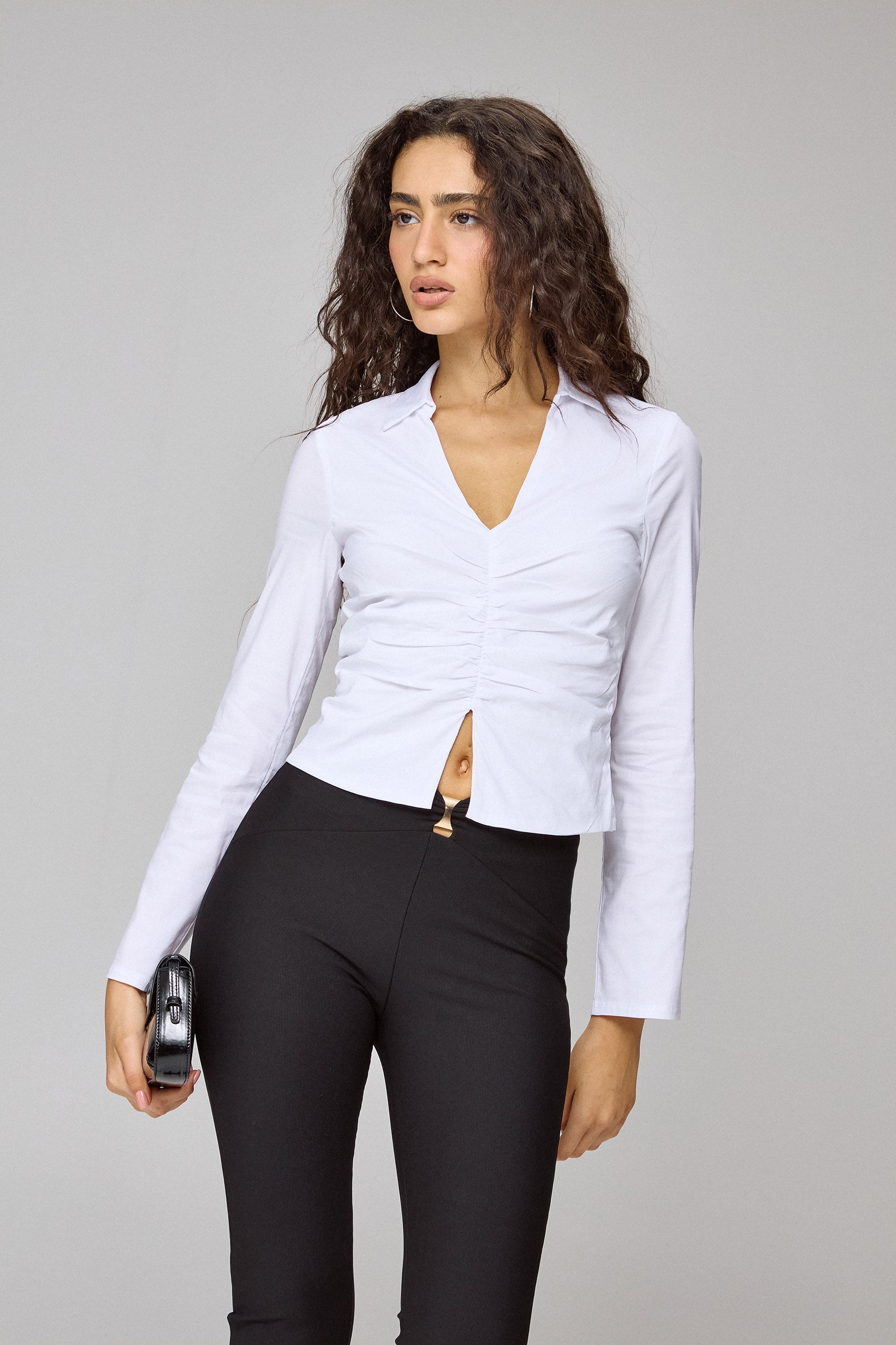 חולצת נעמי צווארון כיווצים