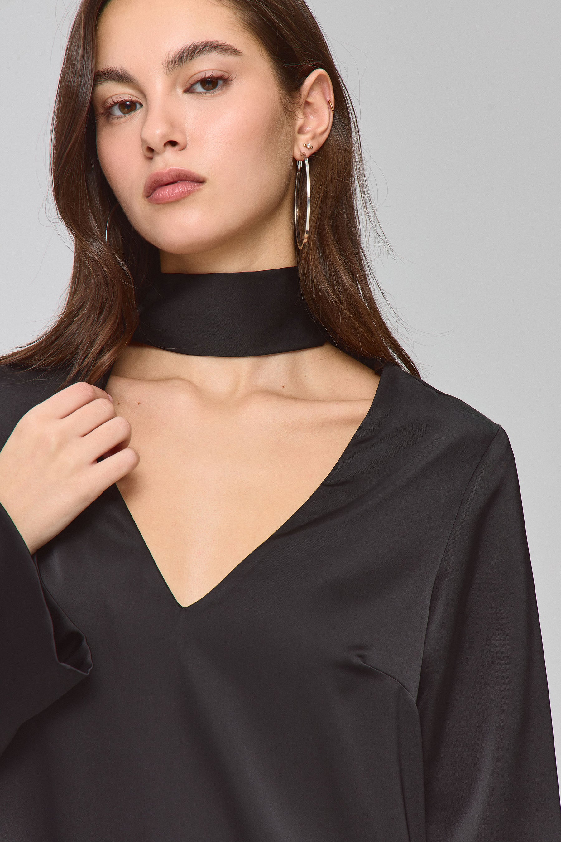 שמלת מיני גלוסי ש.ארוך צעיף