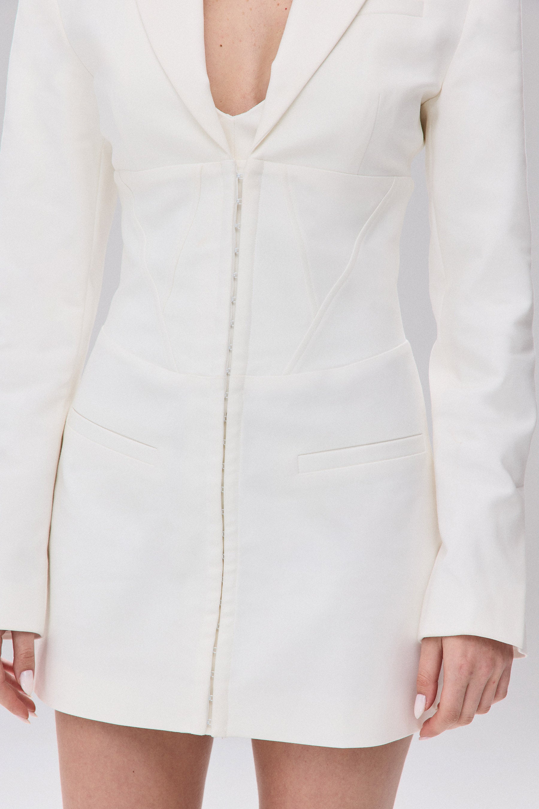 S שמלה מחוייטת קרסים וייט