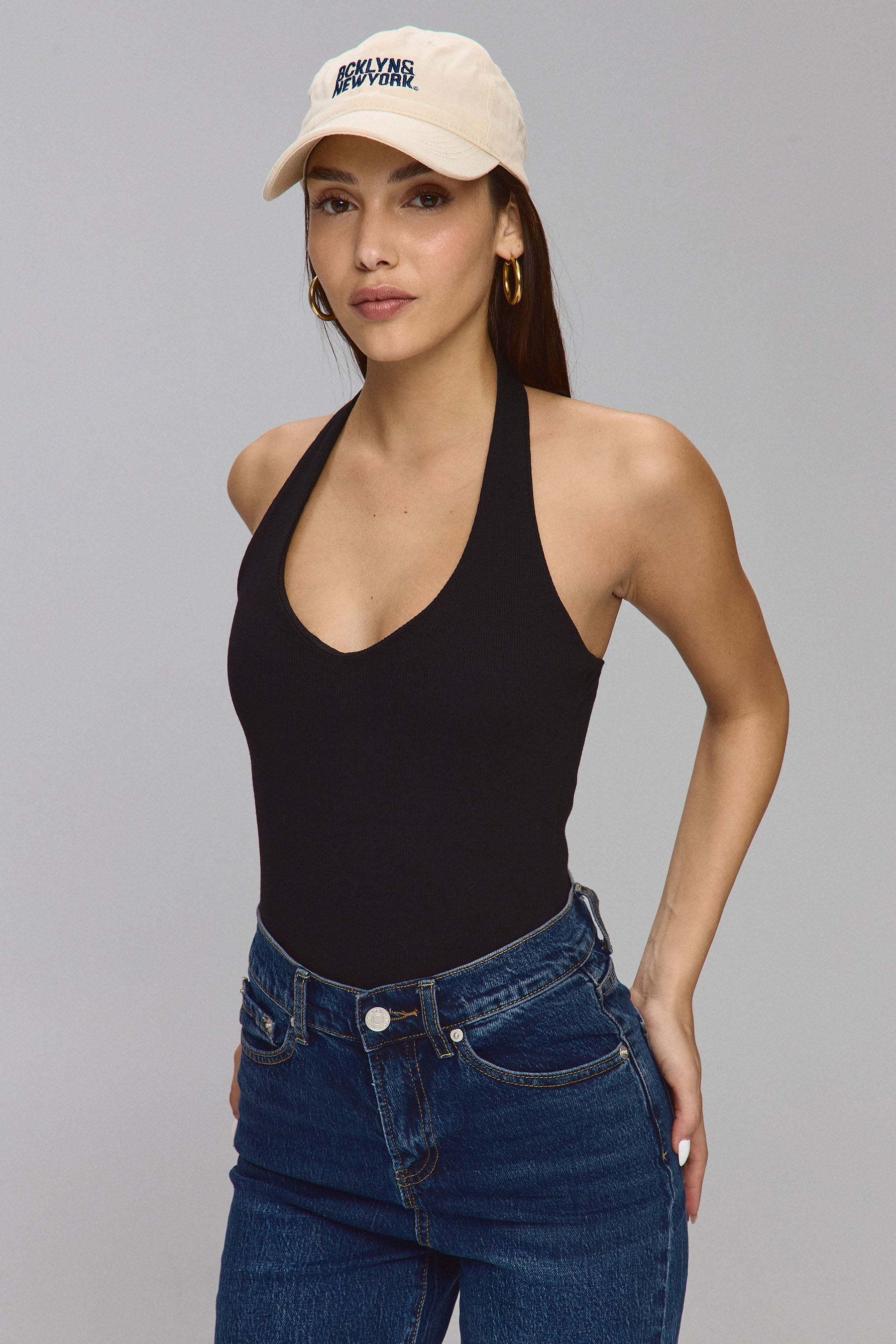 גופיית קולר קלואי בלאק & וויט