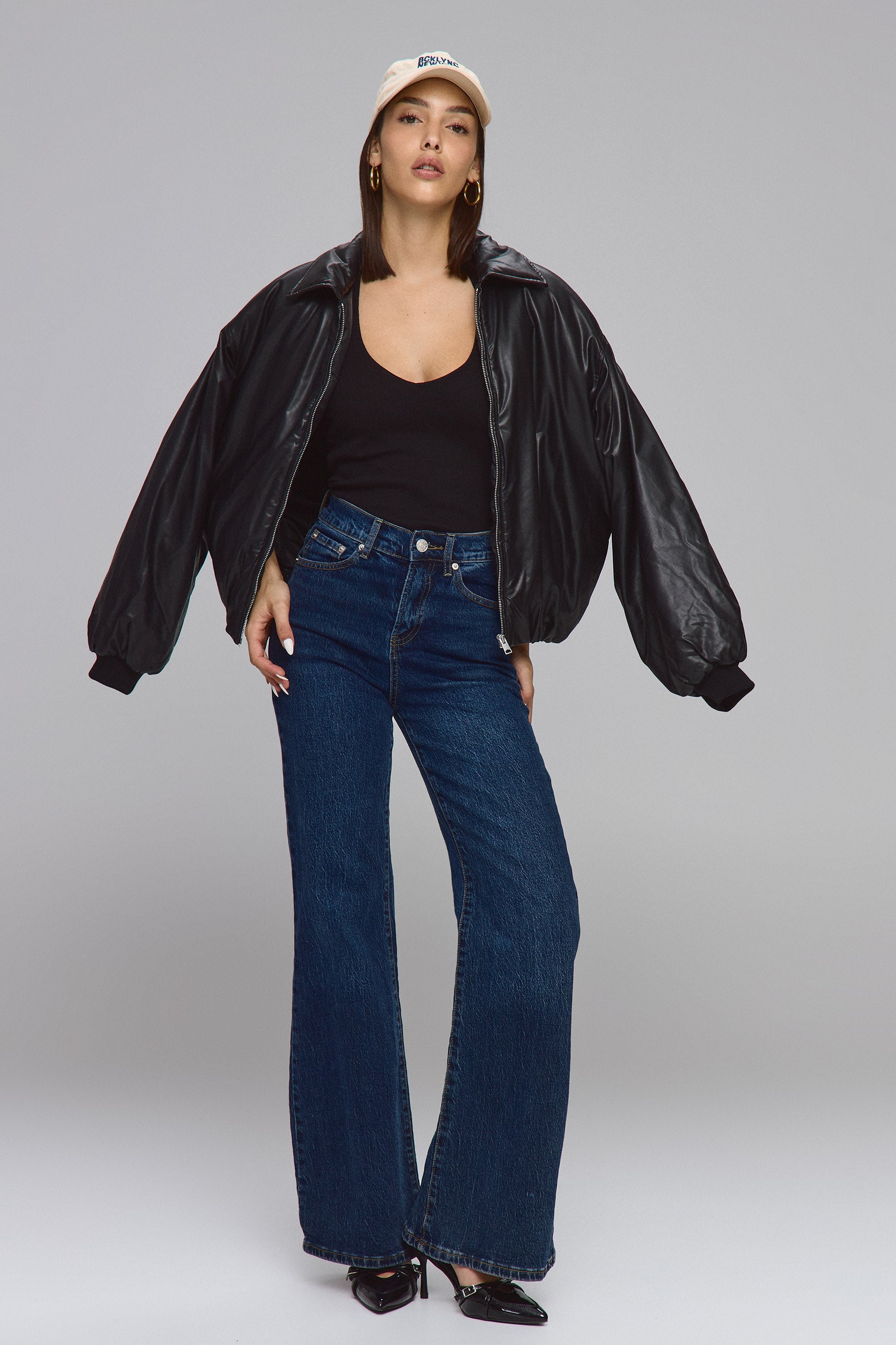 גופיית קולר קלואי בלאק & וויט