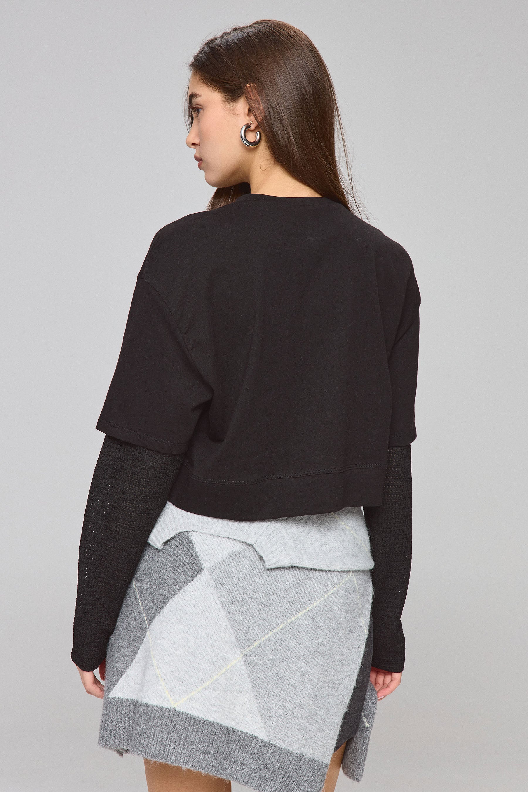 חולצת קרופ עם שרוול סריג