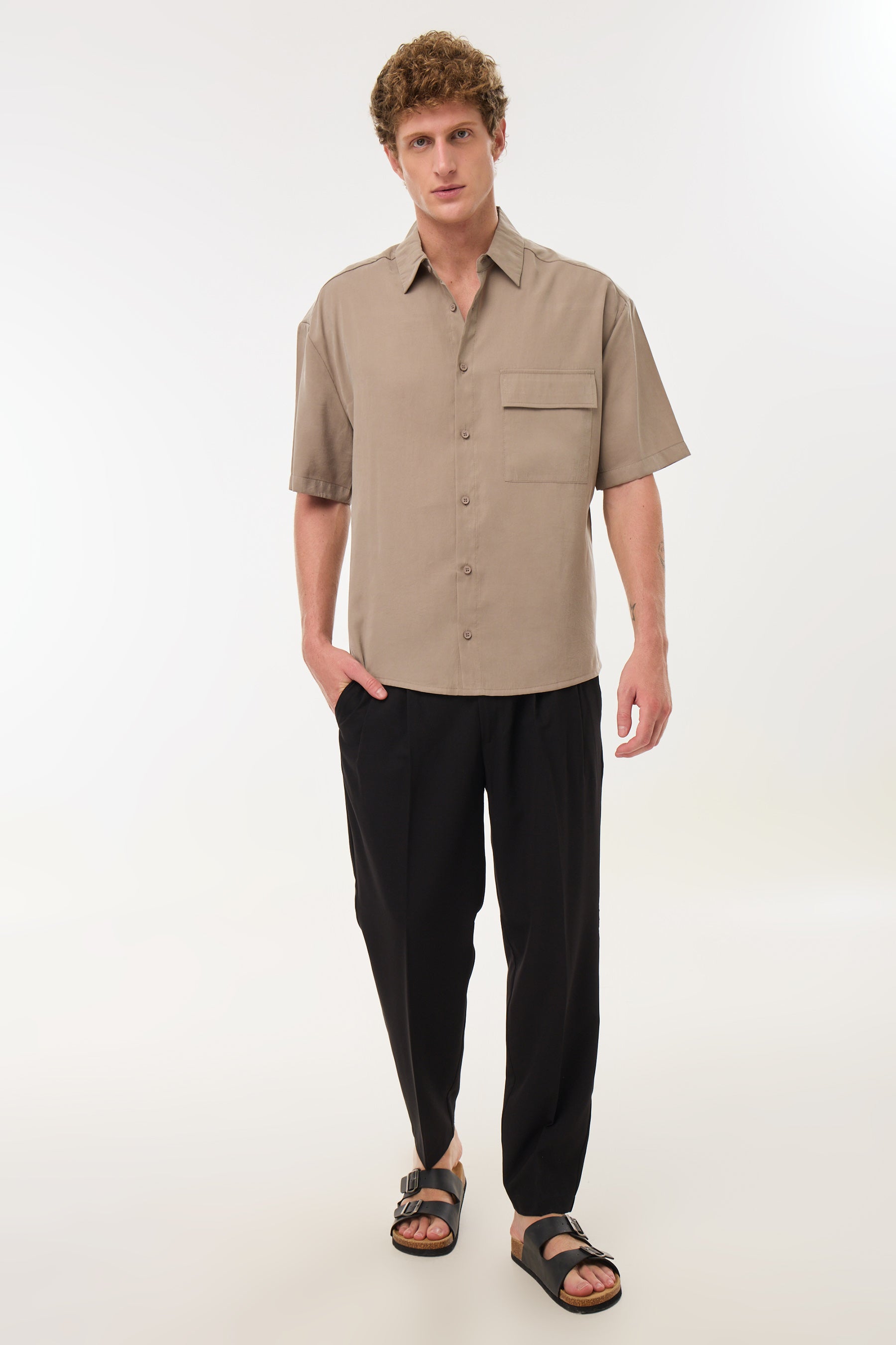 מכנסי צ'ינו קפלים