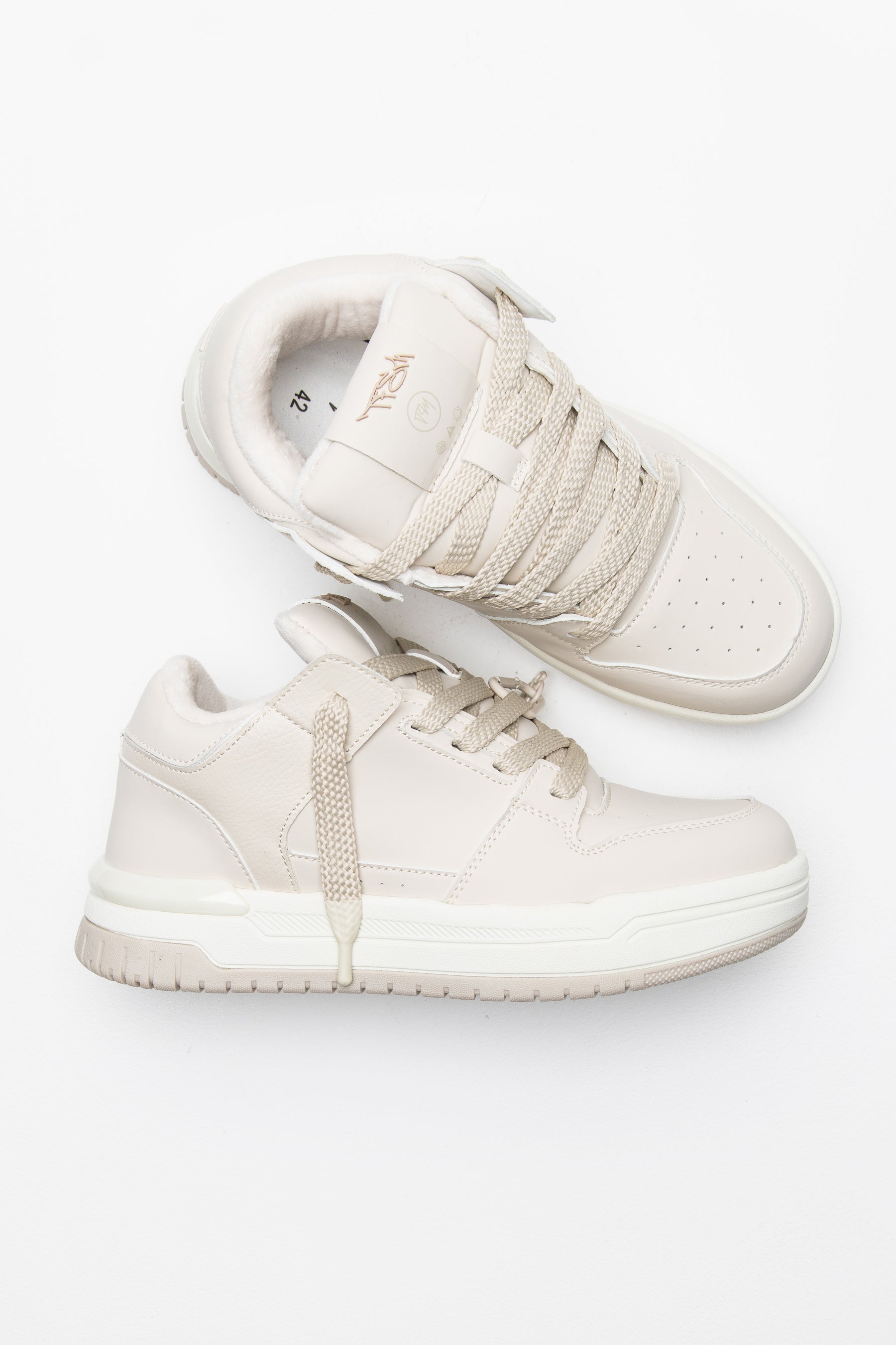 סניקרס סלייד