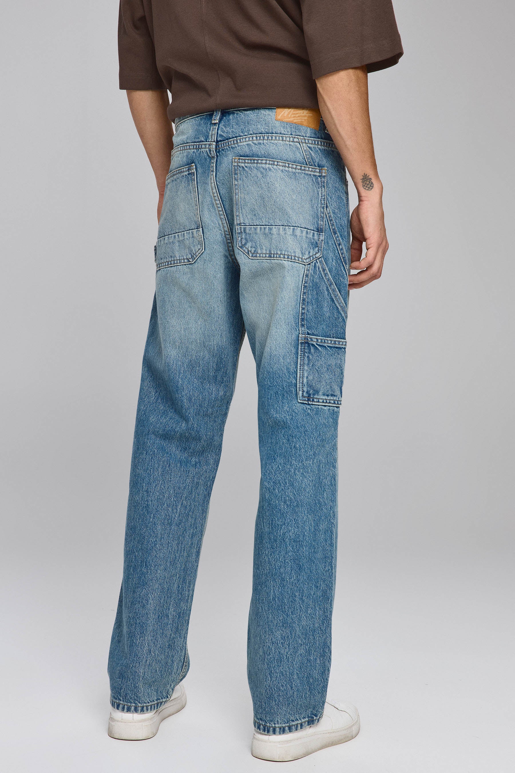 ג'ינס קרפנטר חתך