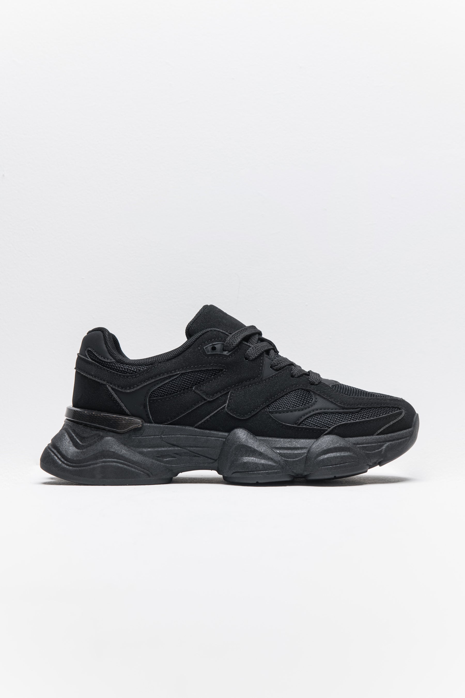 סניקרס ג'ייסון בלק