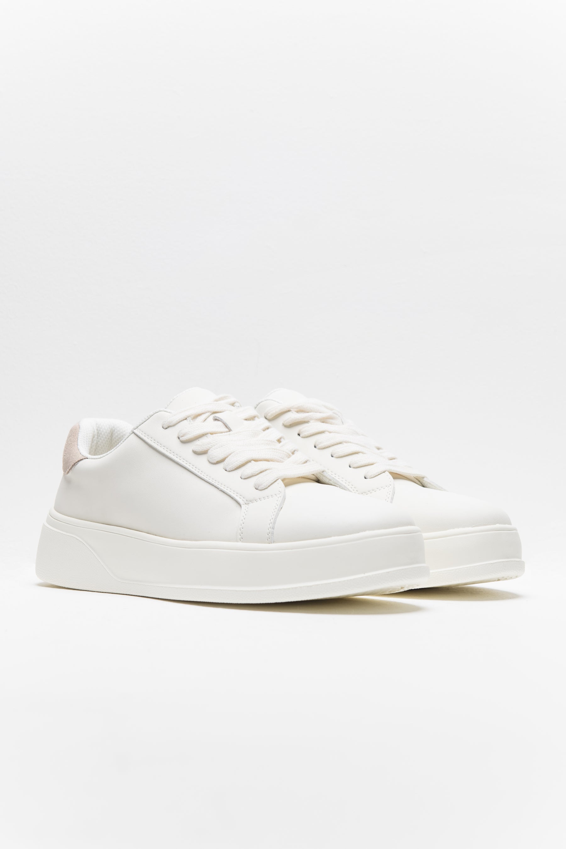 סניקרס ליאו