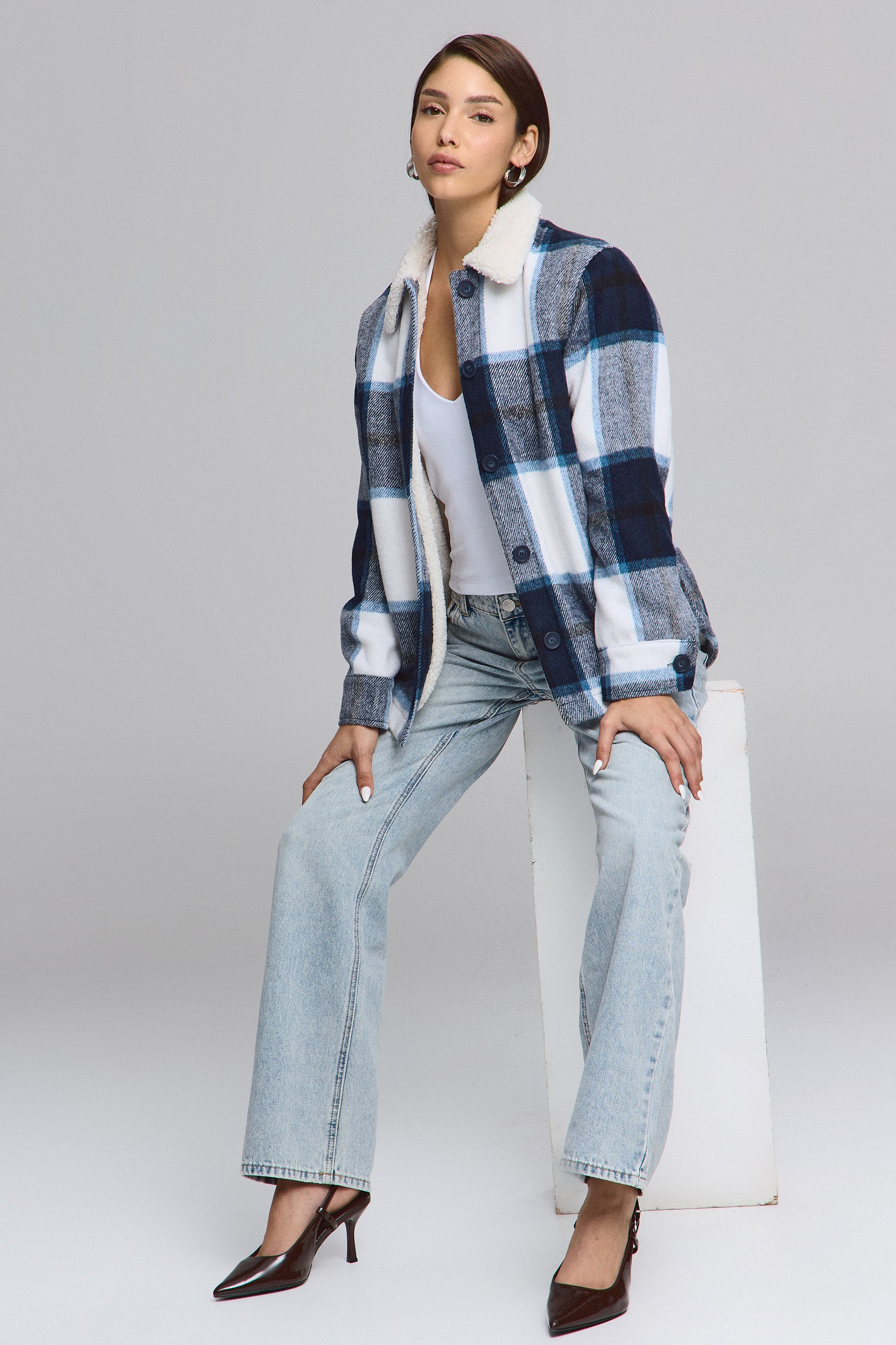 מעיל משובץ צווארון פרוותי