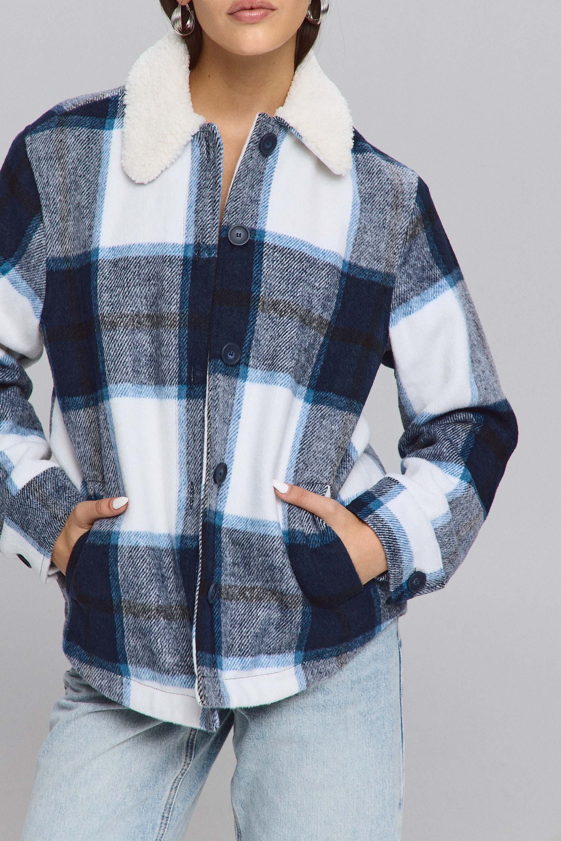 מעיל משובץ צווארון פרוותי