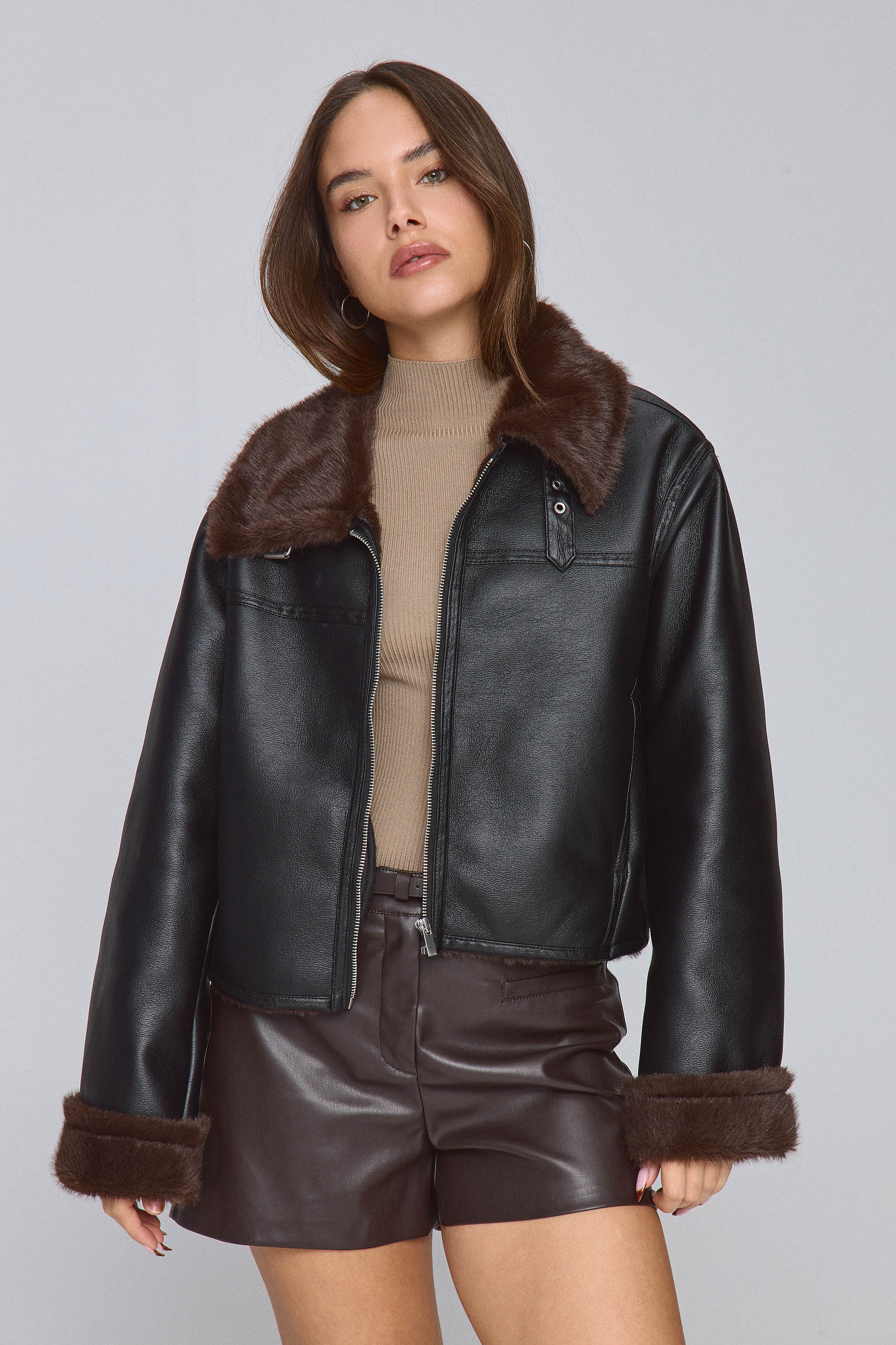 מעיל פיו עם צוורון פרווה