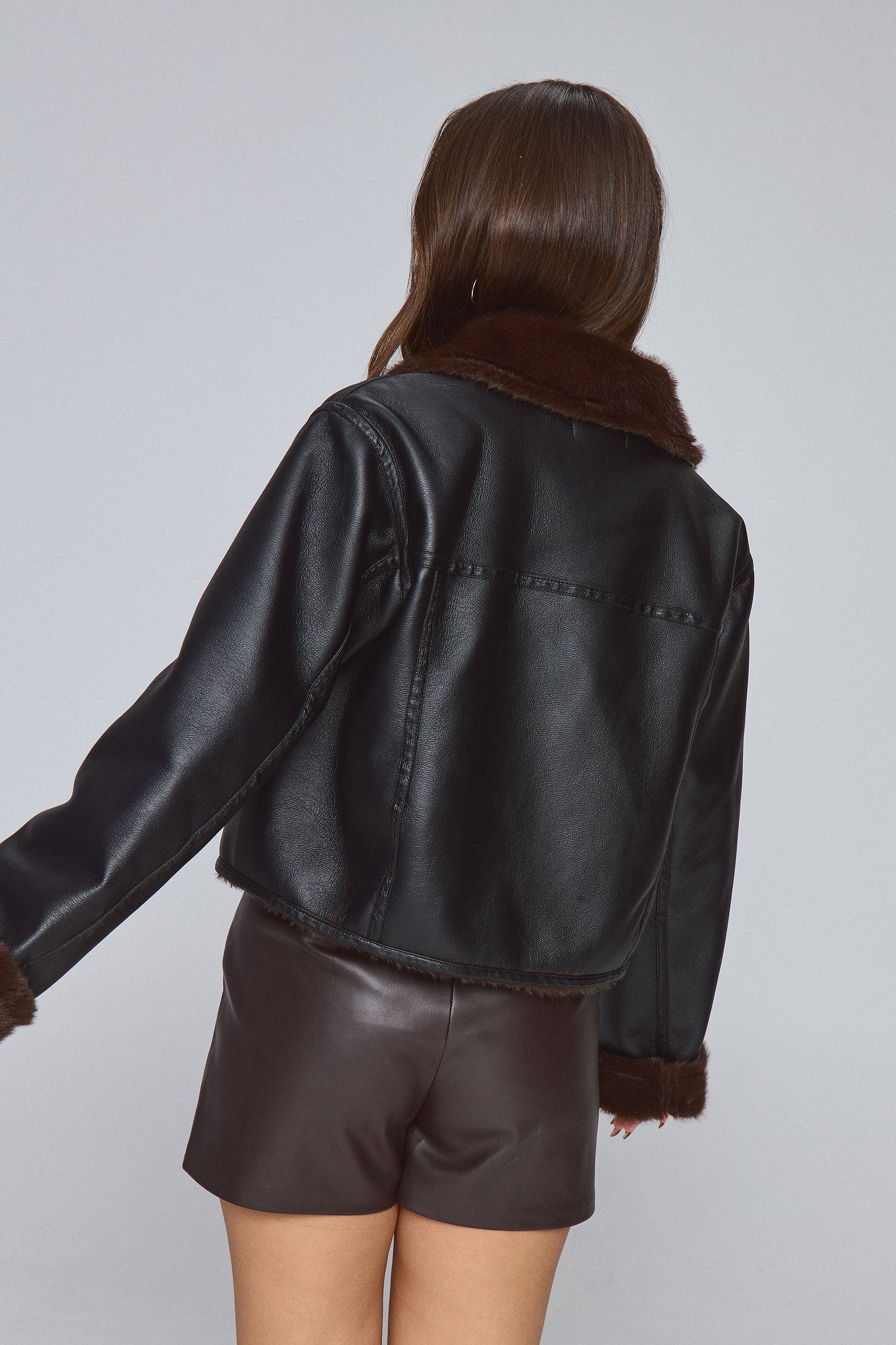 מעיל פיו עם צוורון פרווה