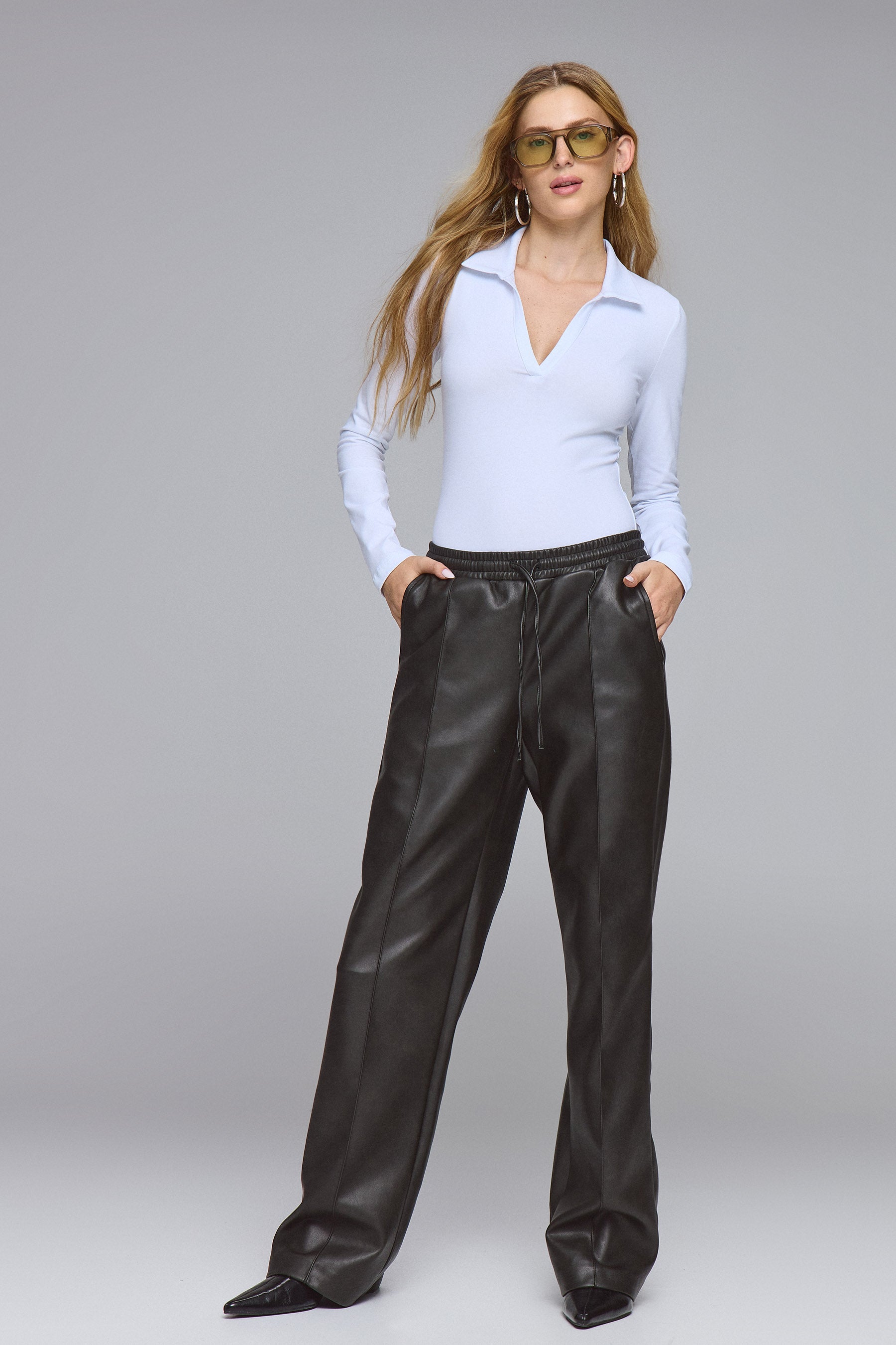 מכנס PU עם גומי במותן