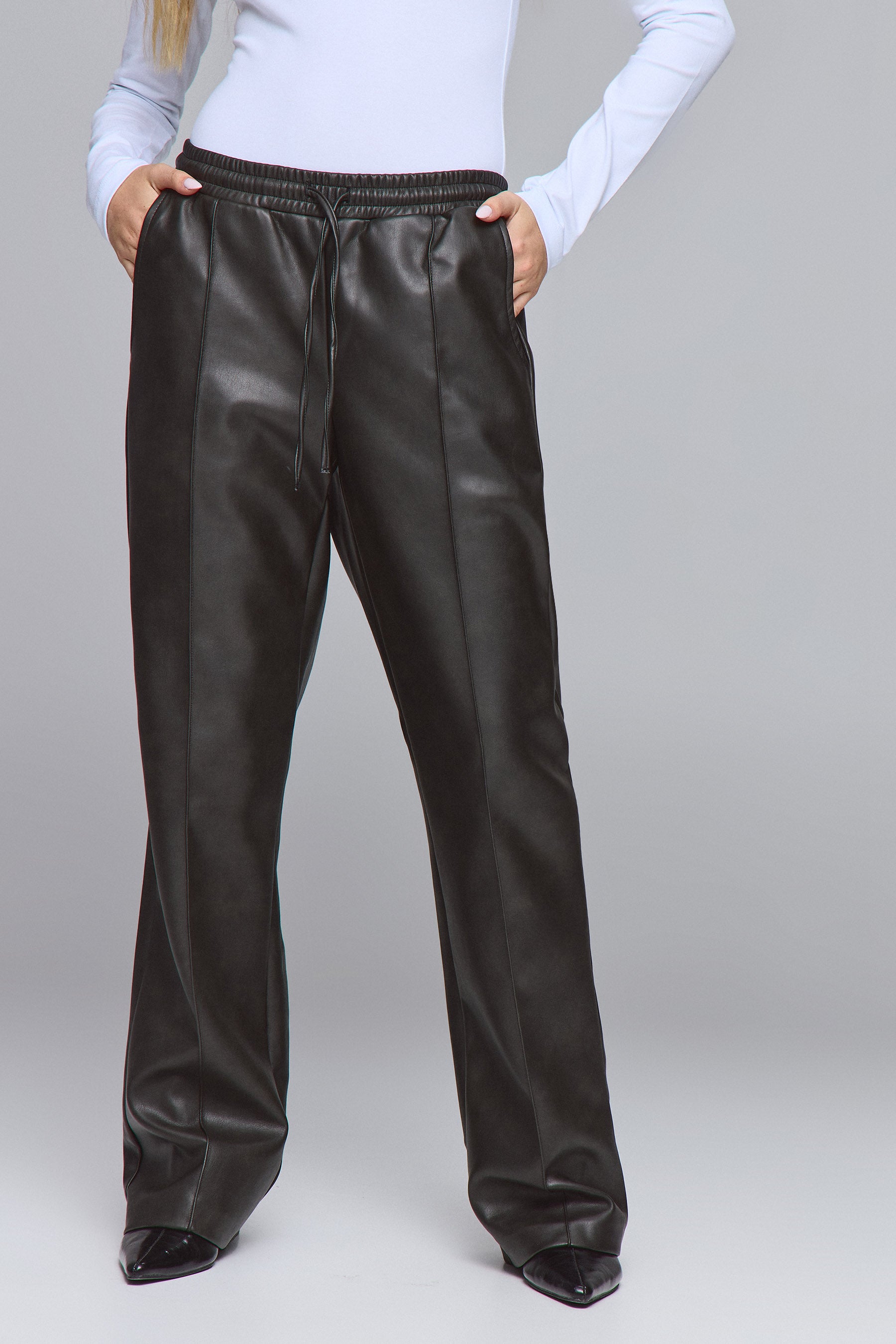 מכנס PU עם גומי במותן