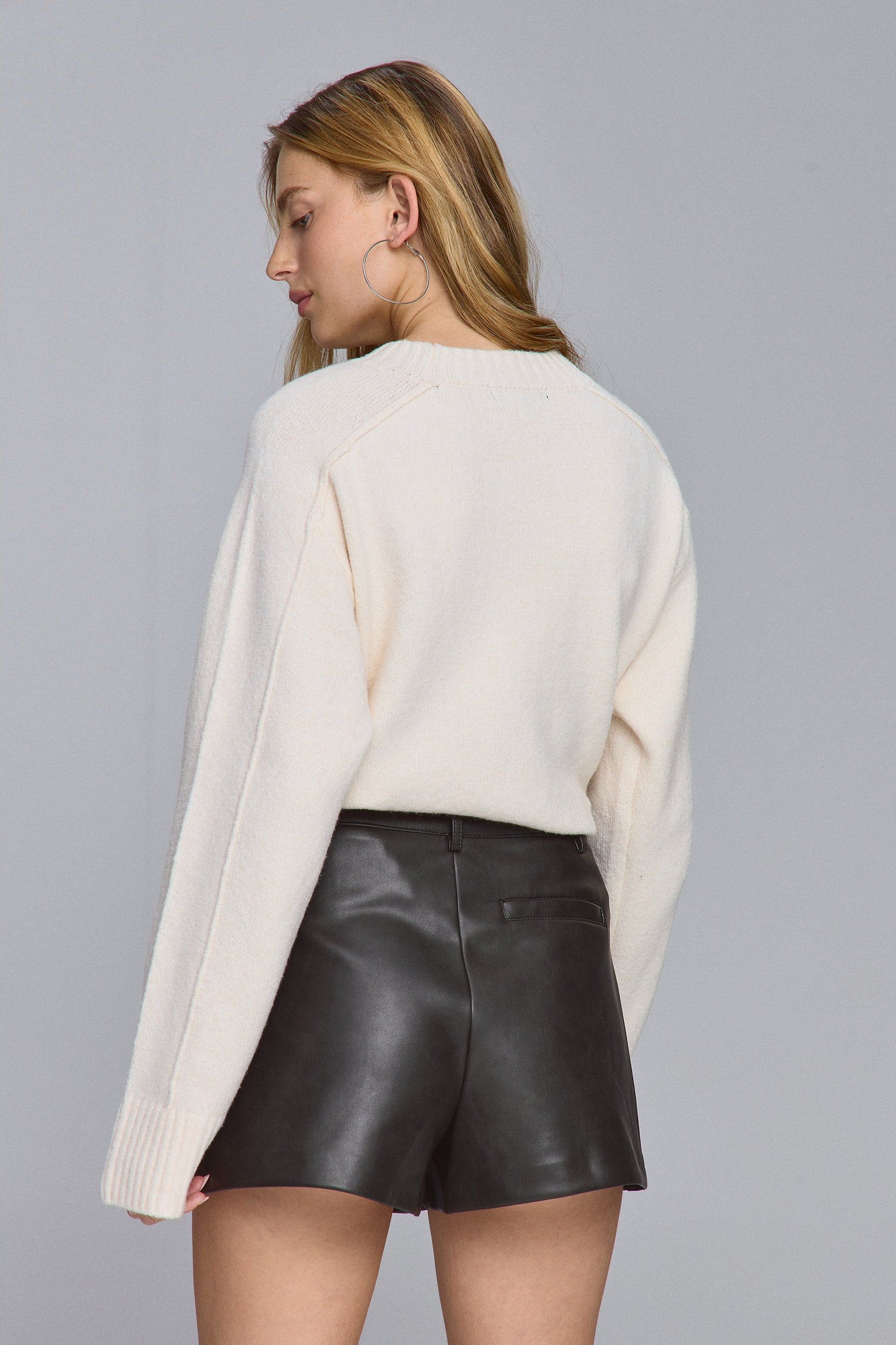 מכנס קצר PU כיסים ורוכסן