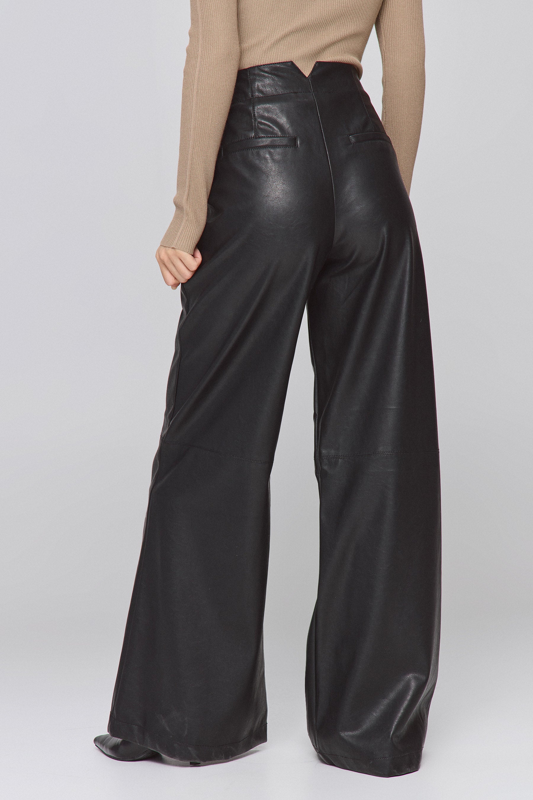 מכנס PU רוקי