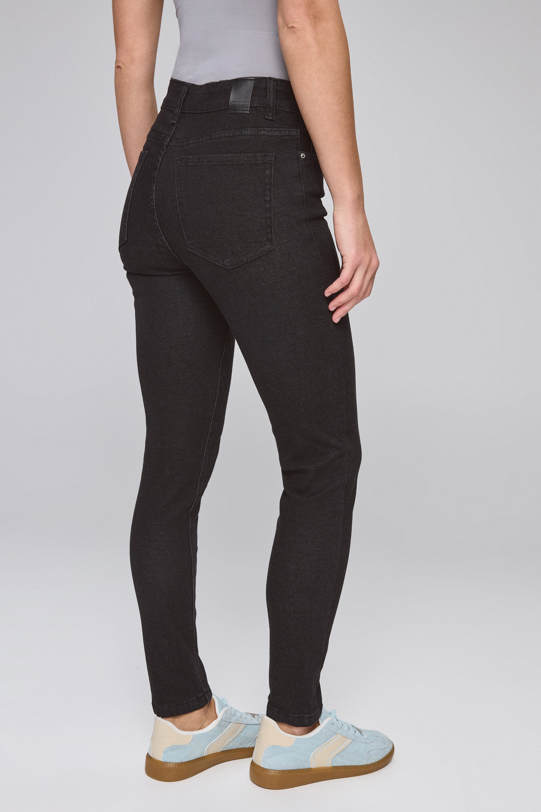 ג'ינס סקיני ניל