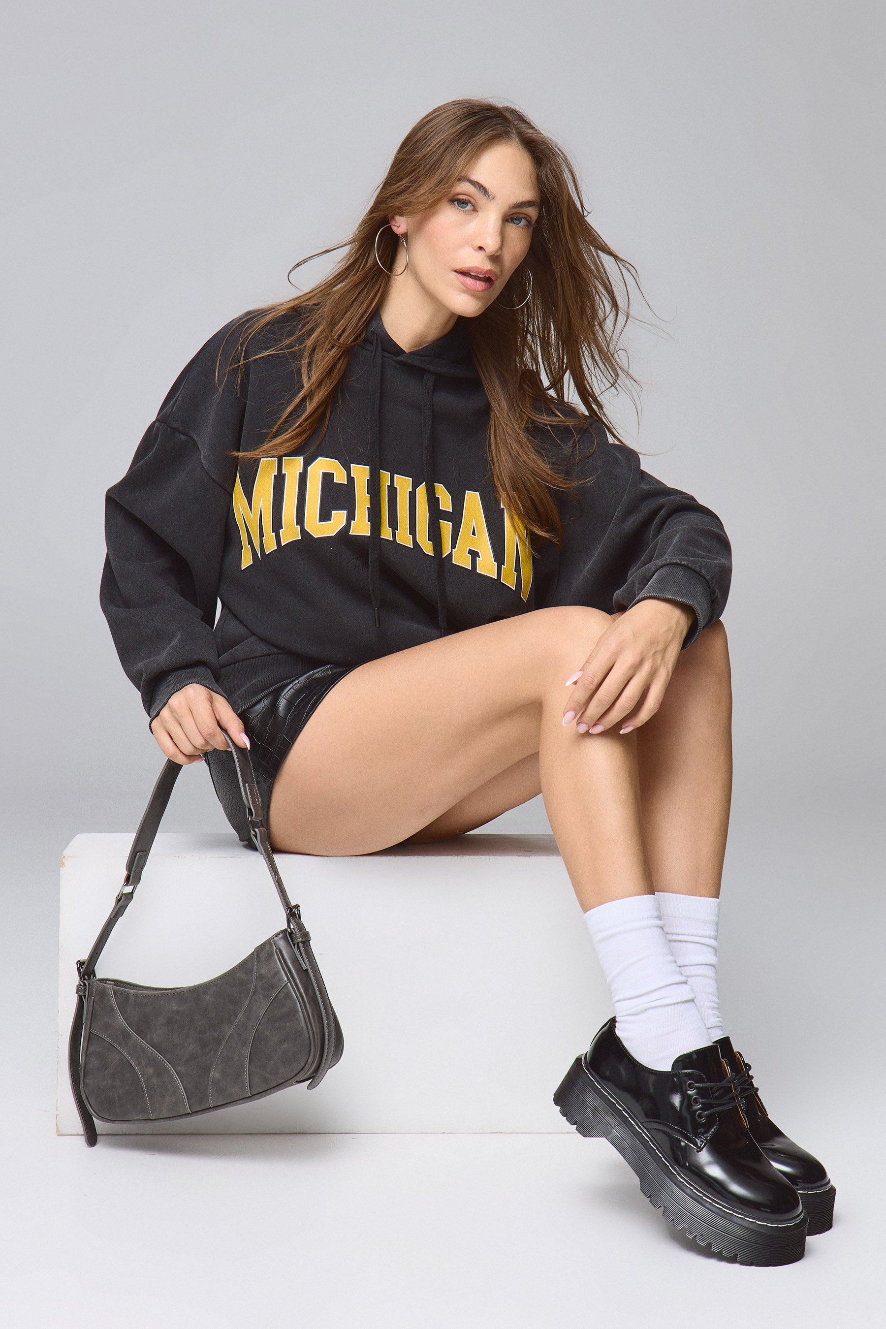 קפוצ'ון מישיגן שחור שטוף