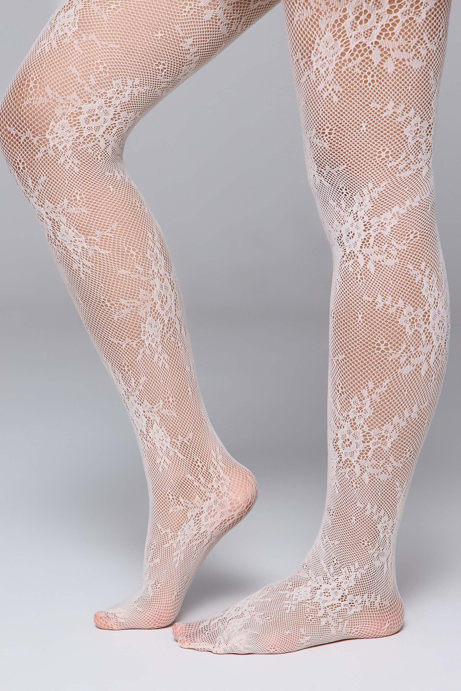 גרביון תחרה קרם