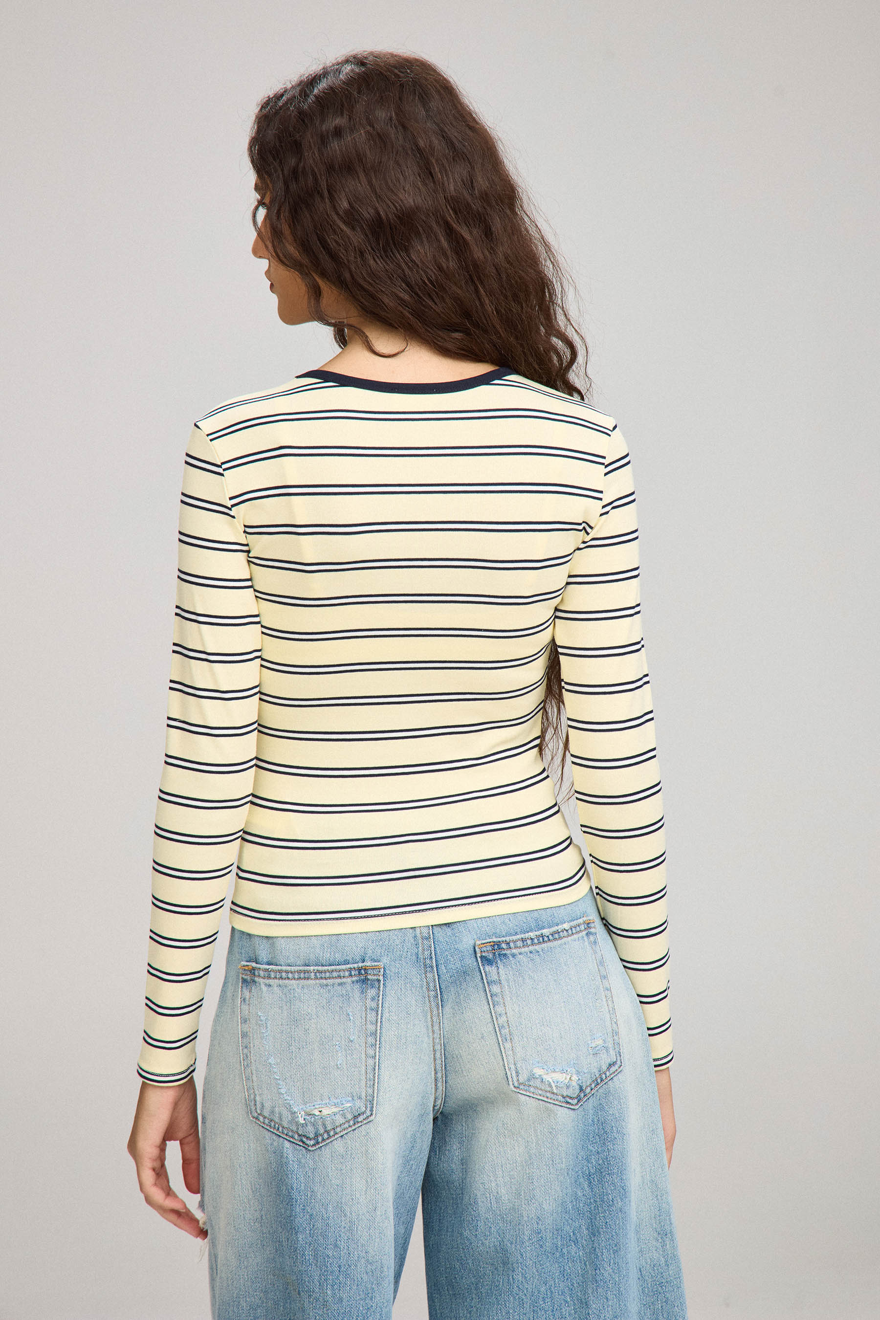 חולצת פסים צמודה