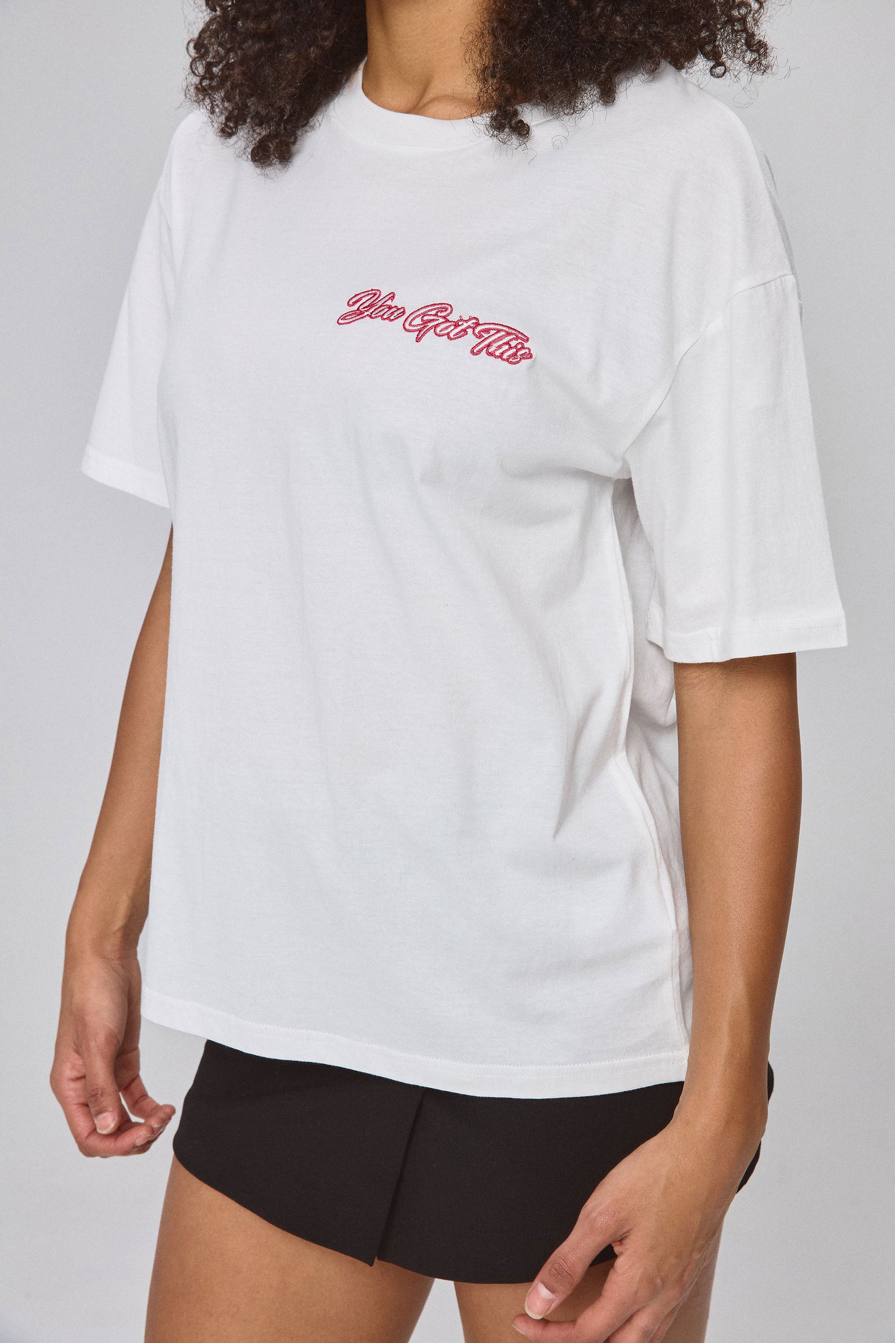 טי שטופה ורקמה