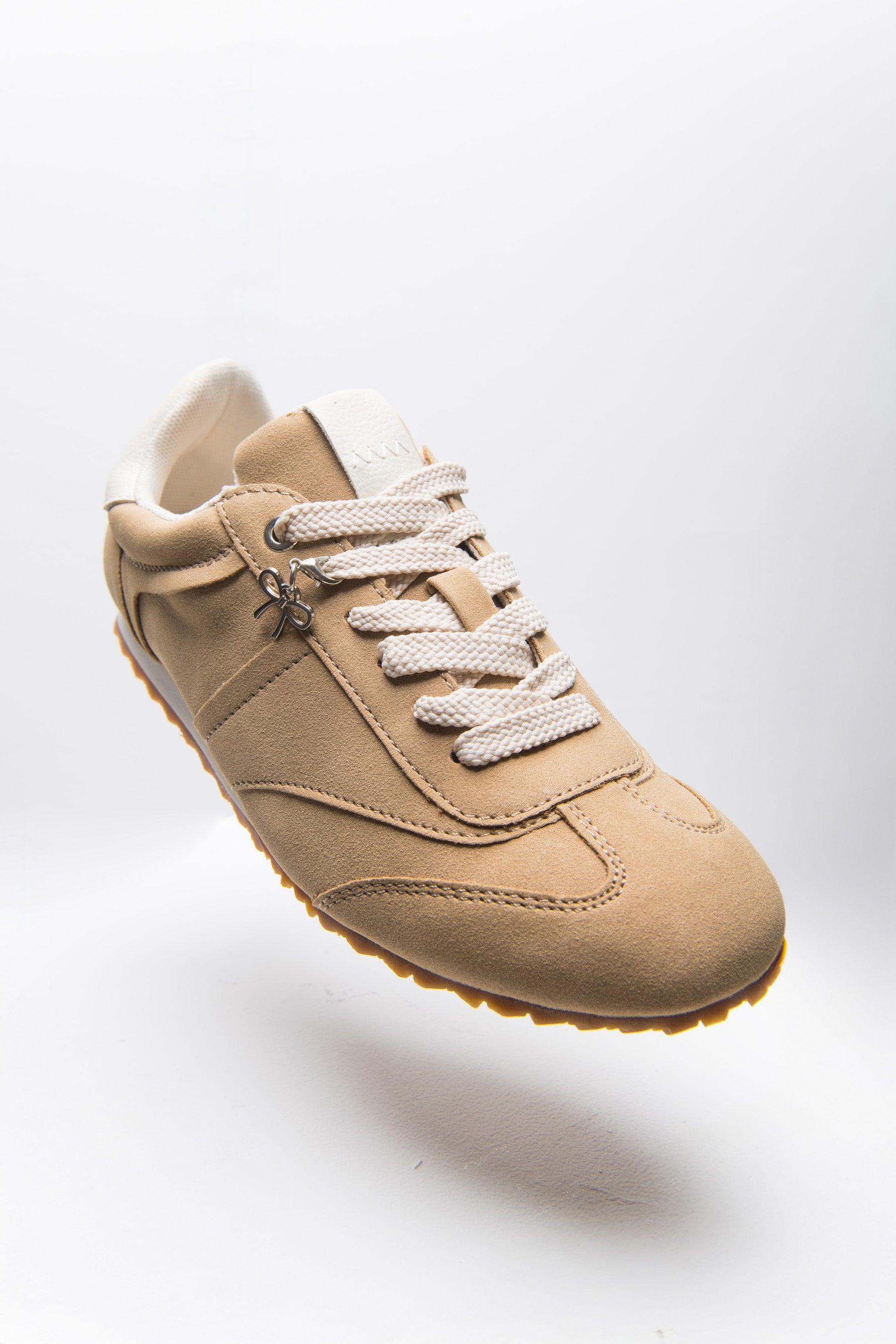 סניקרס סוויד