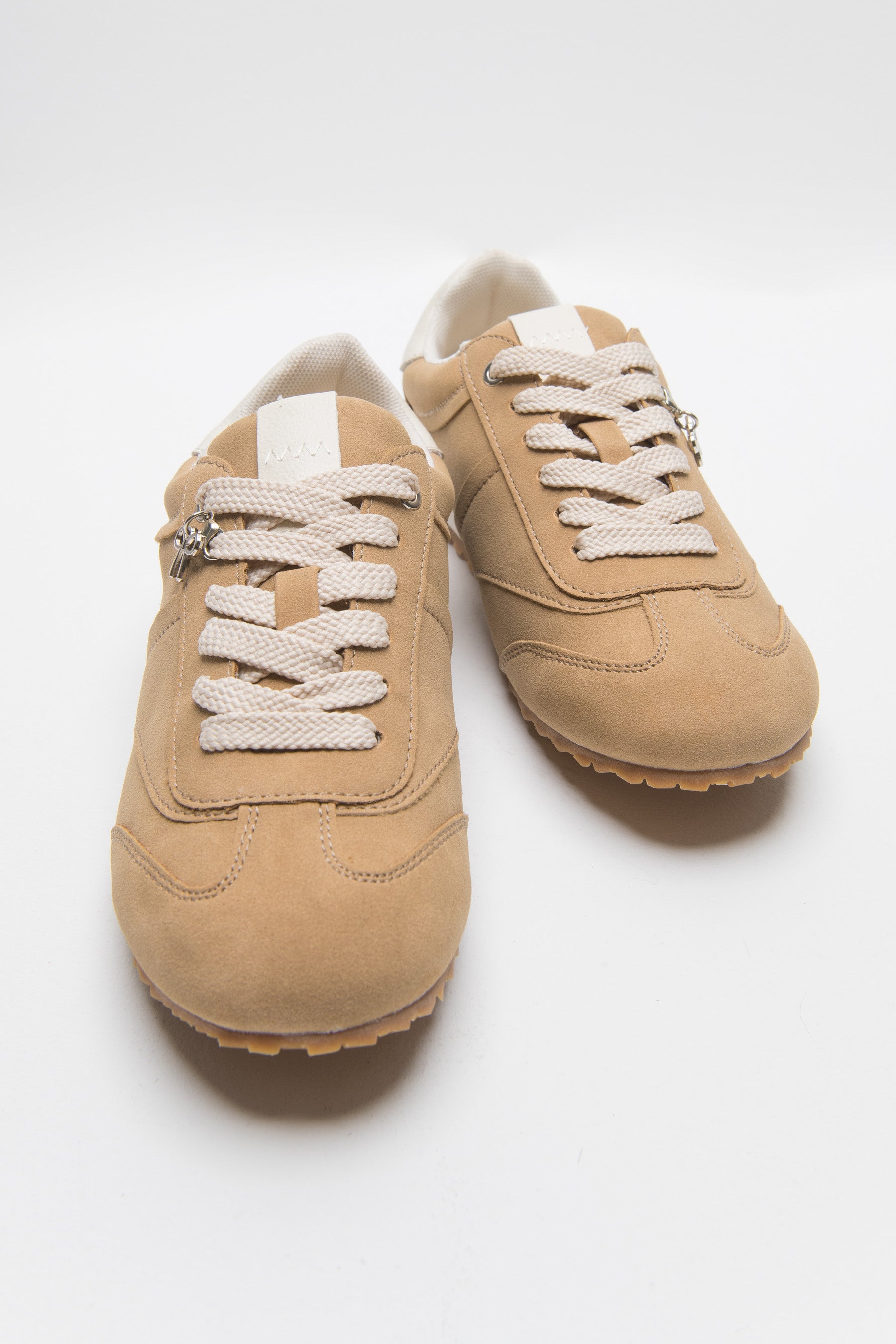 סניקרס סוויד