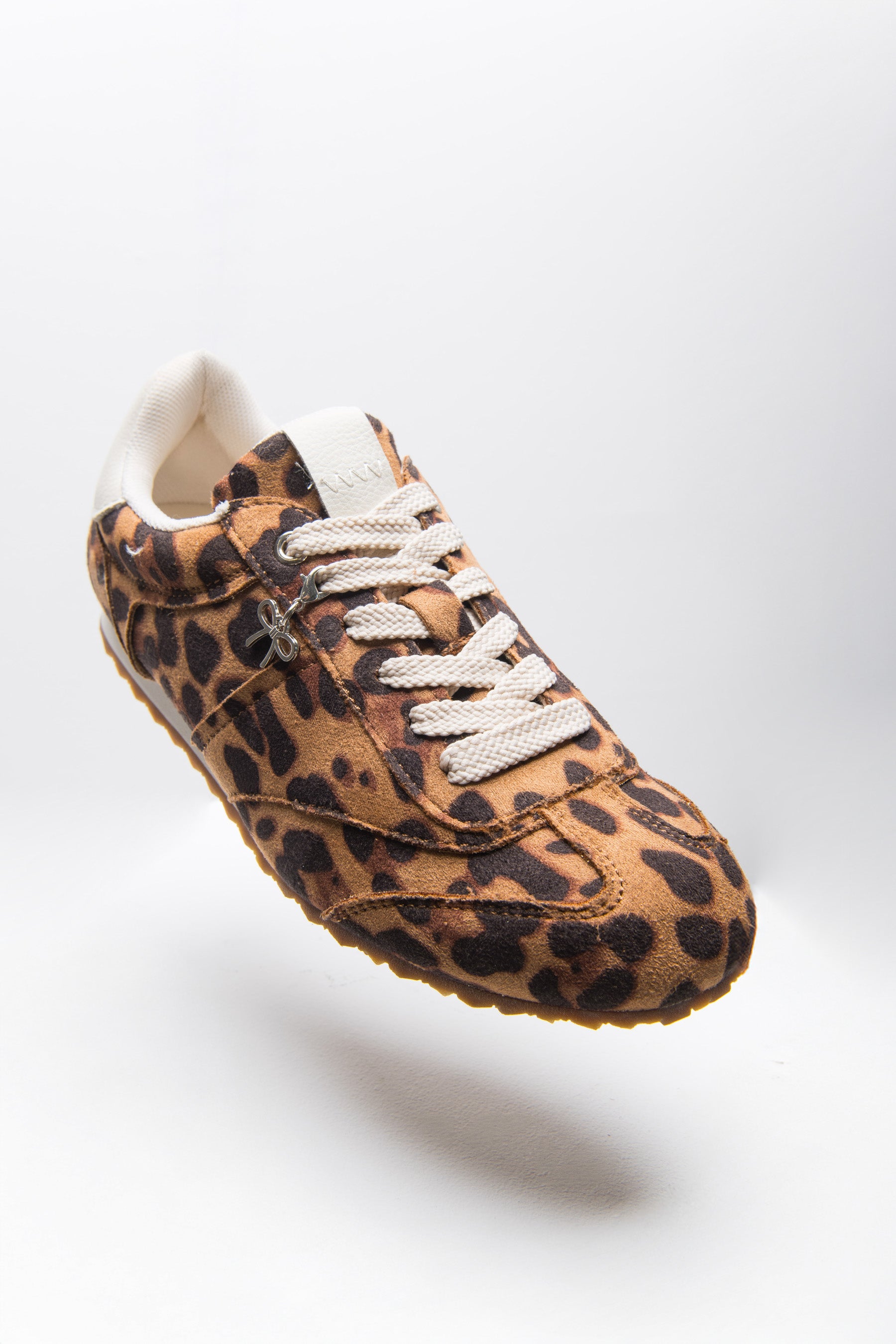 סניקרס סוויד