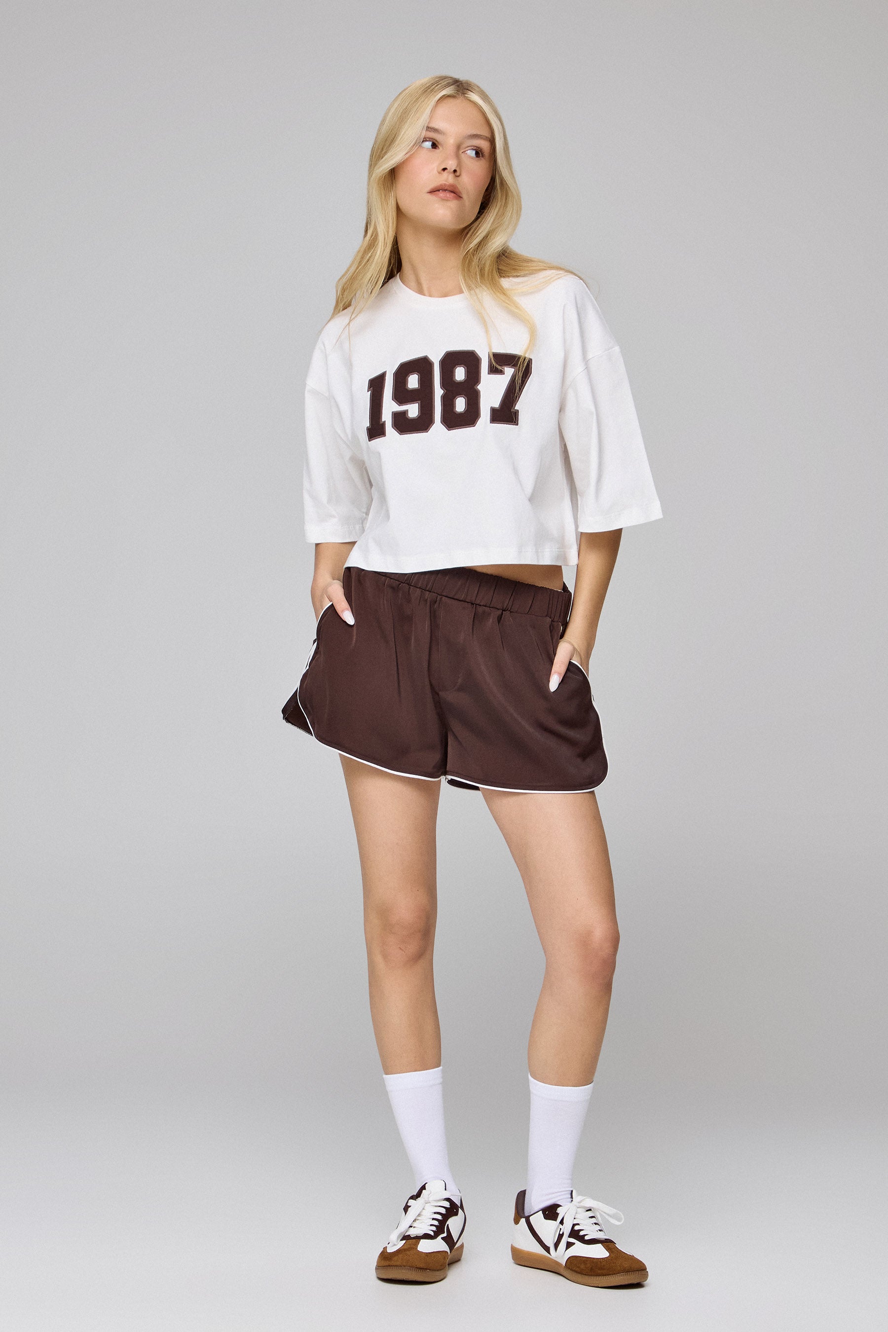 שורט עם פייפינג בראון סט