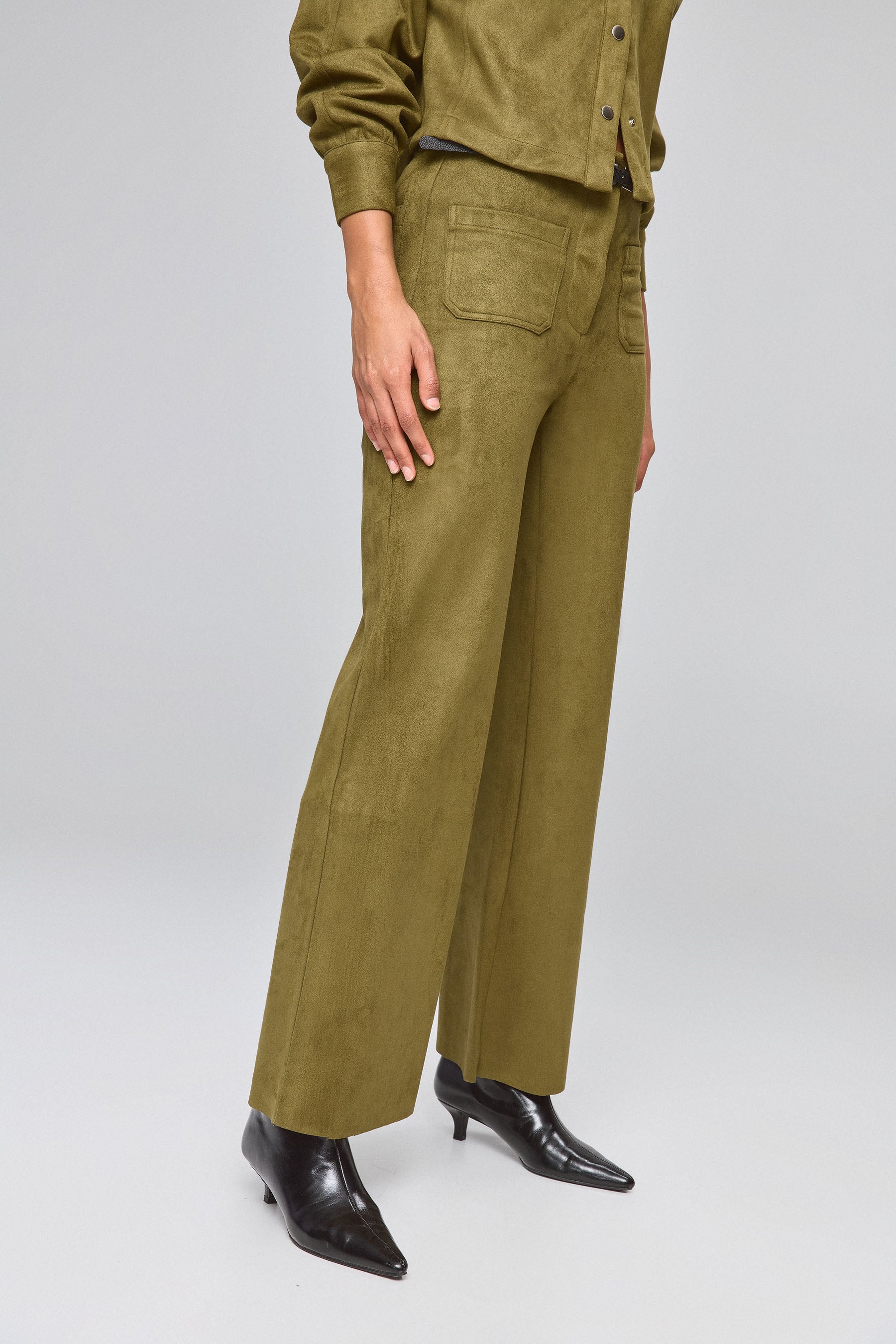 מכנסיים זמש עם חגורה דקה סט