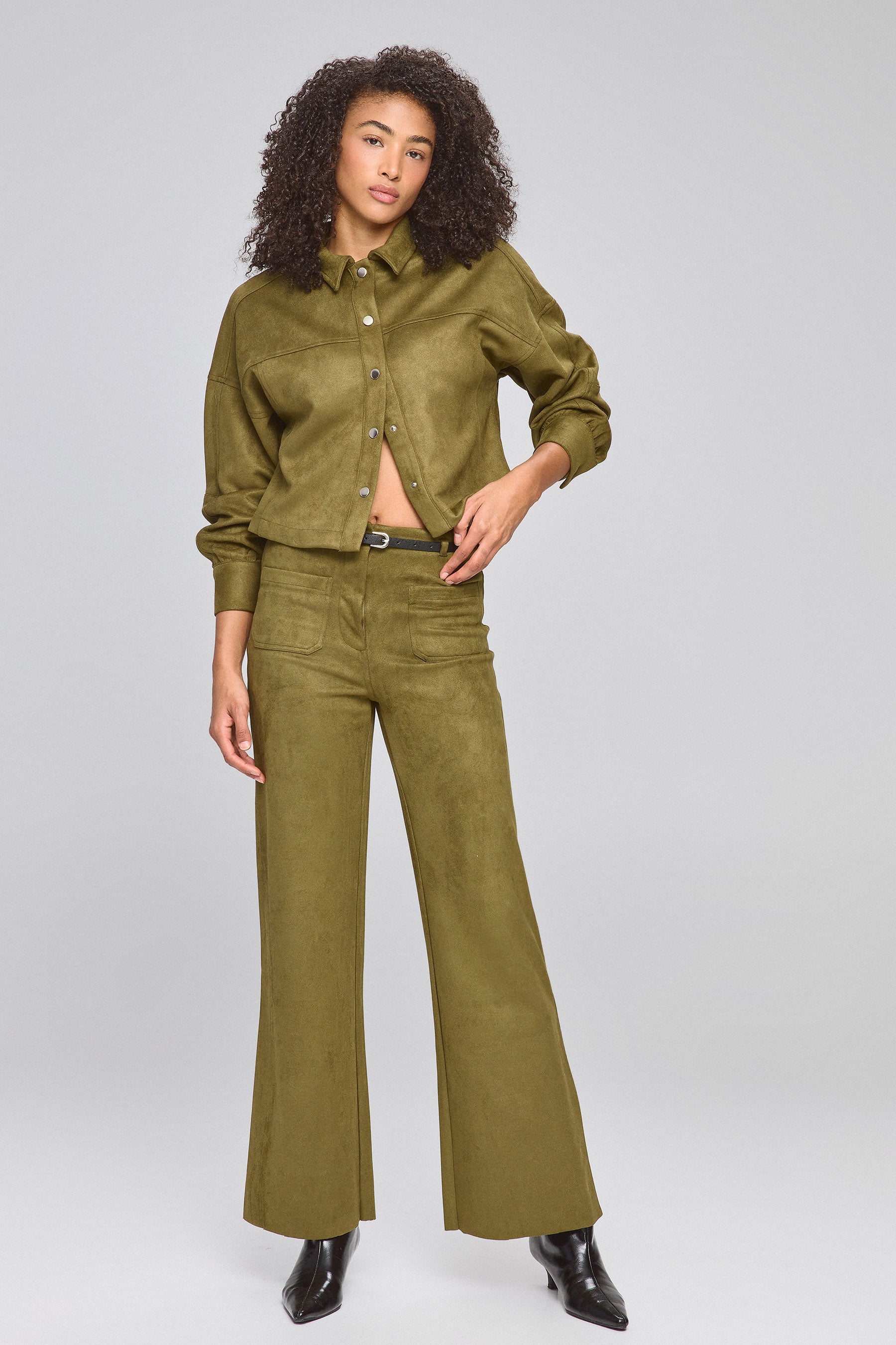 מכנסיים זמש עם חגורה דקה סט