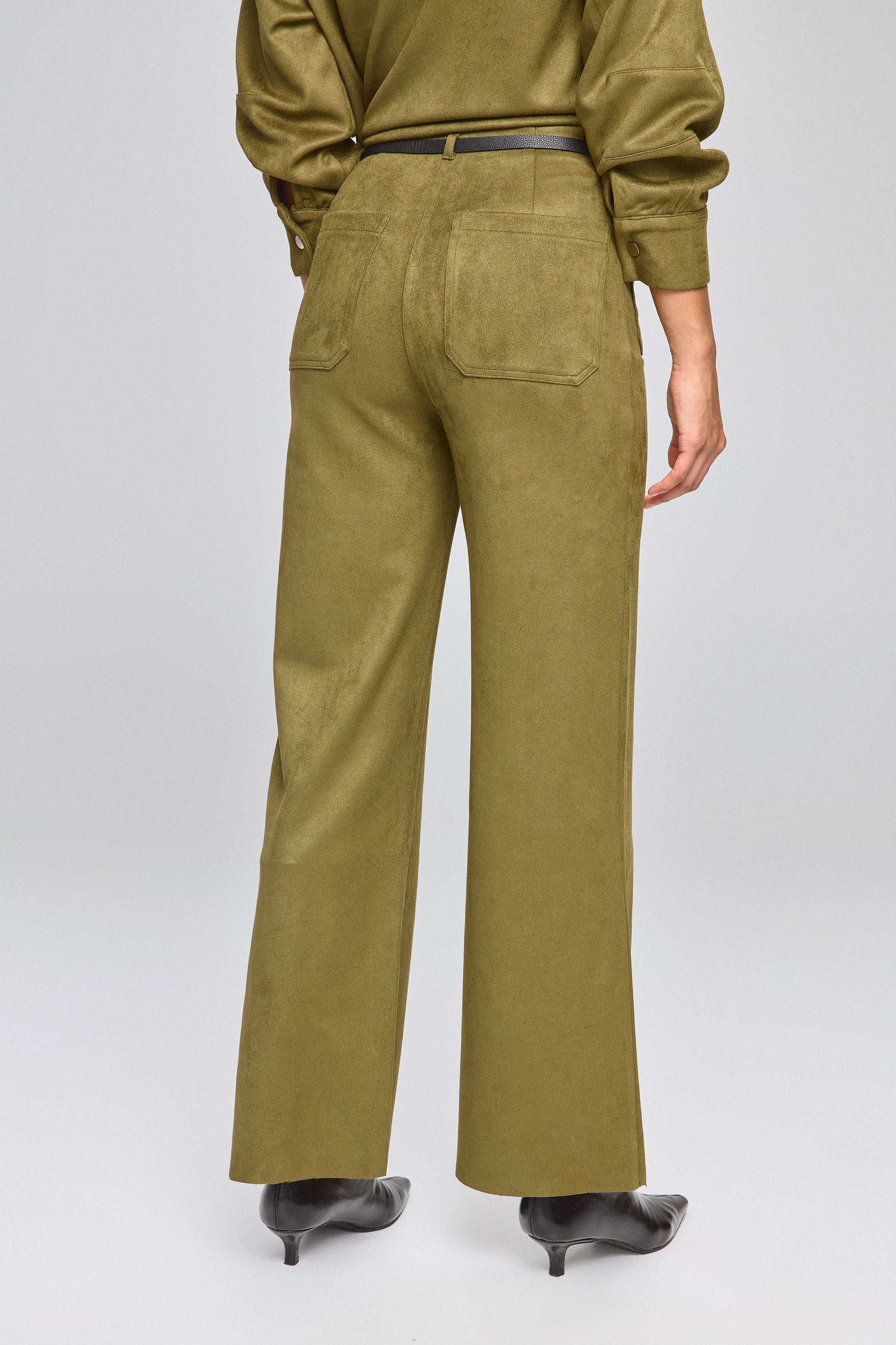 מכנסיים זמש עם חגורה דקה סט