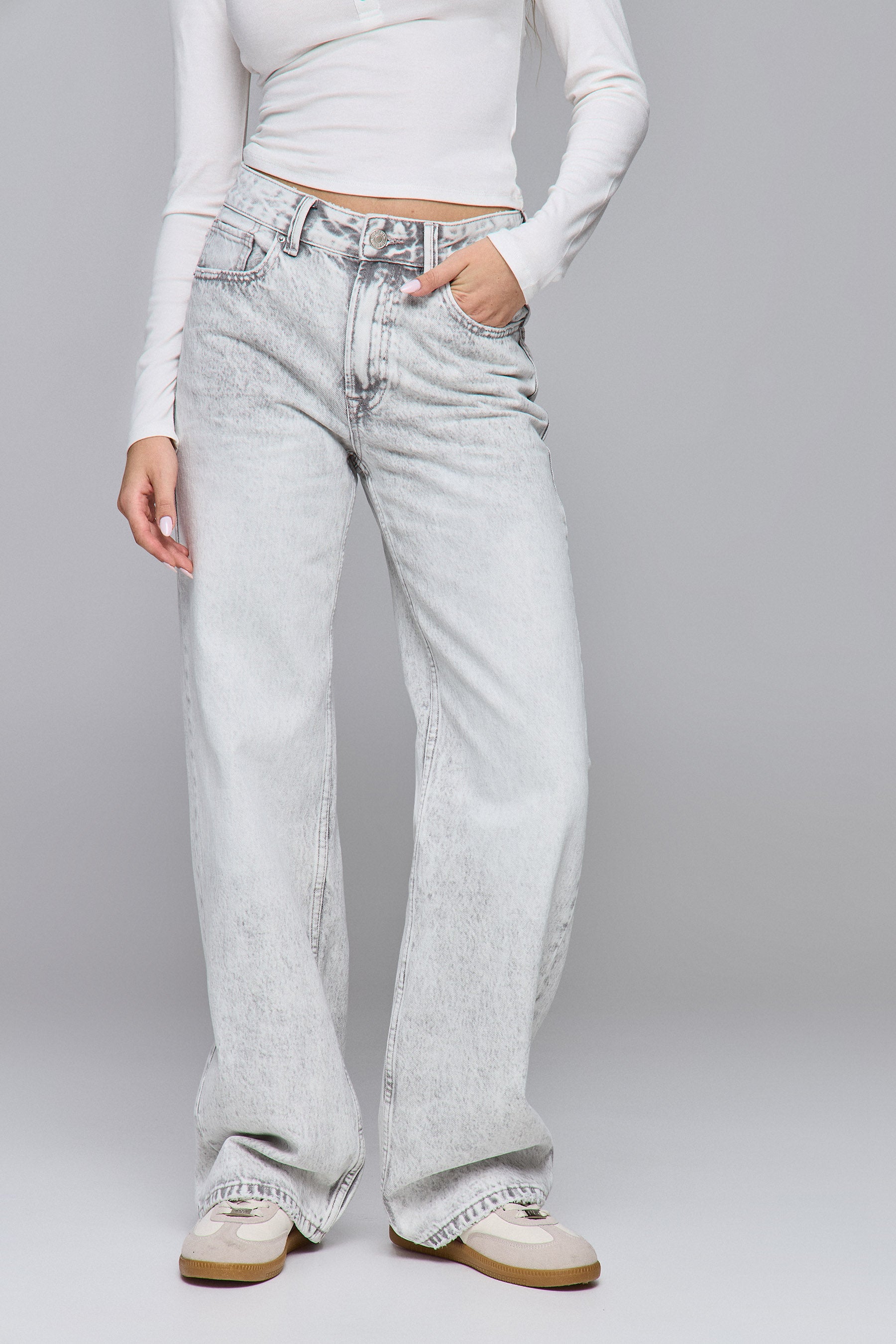 ג'ינס מימי רגל רחבה