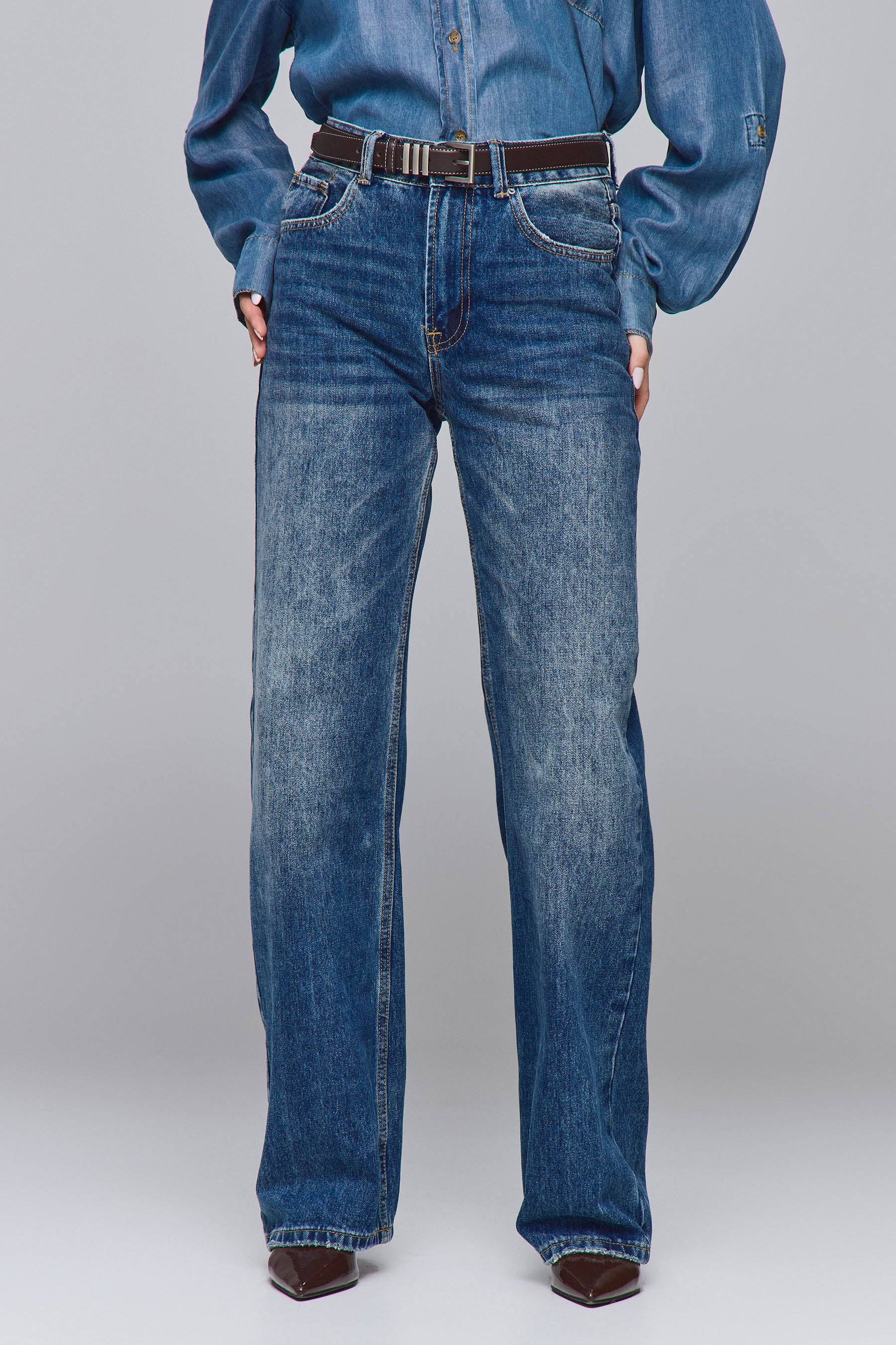 ג'ינס מימי רגל רחבה