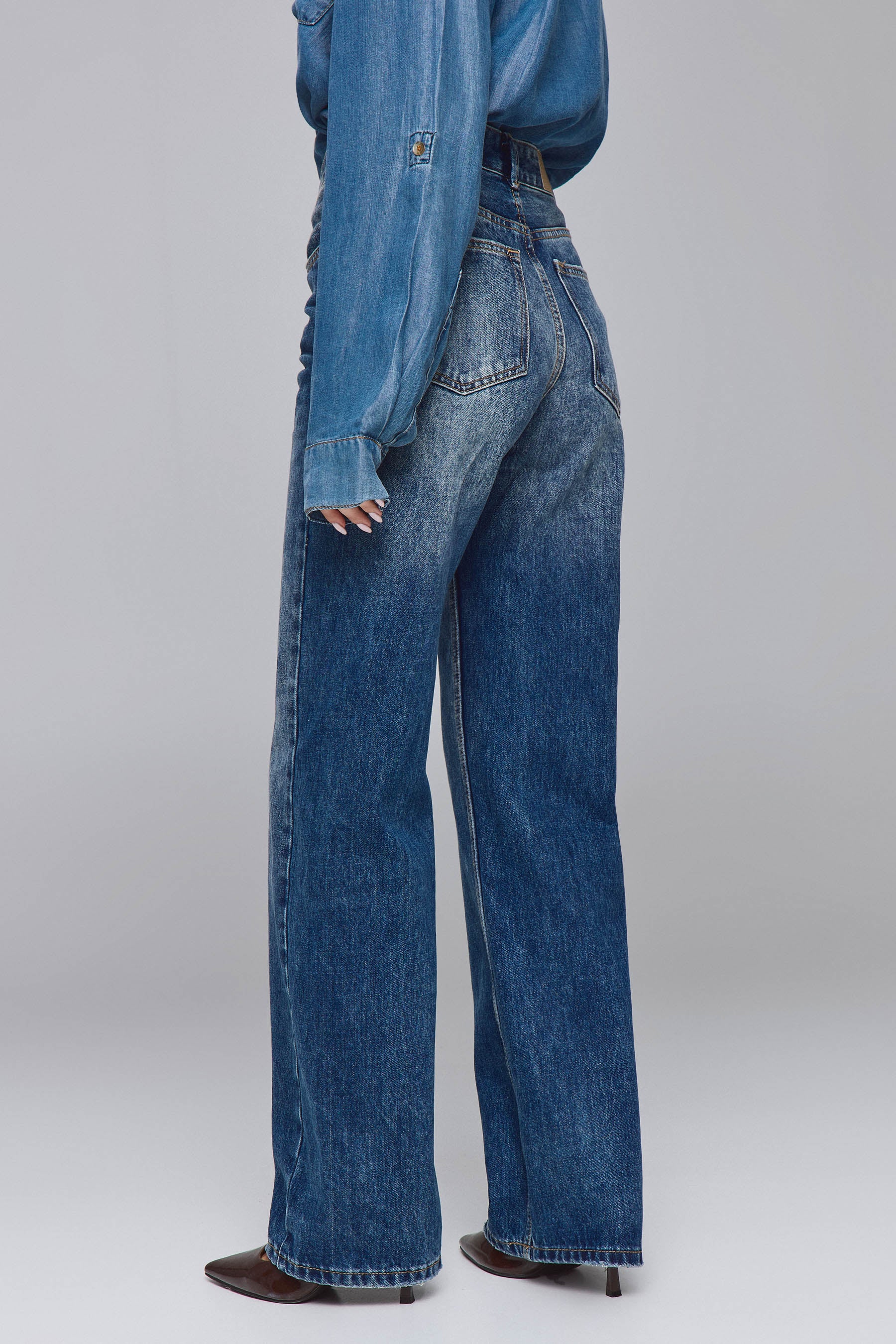 ג'ינס מימי רגל רחבה