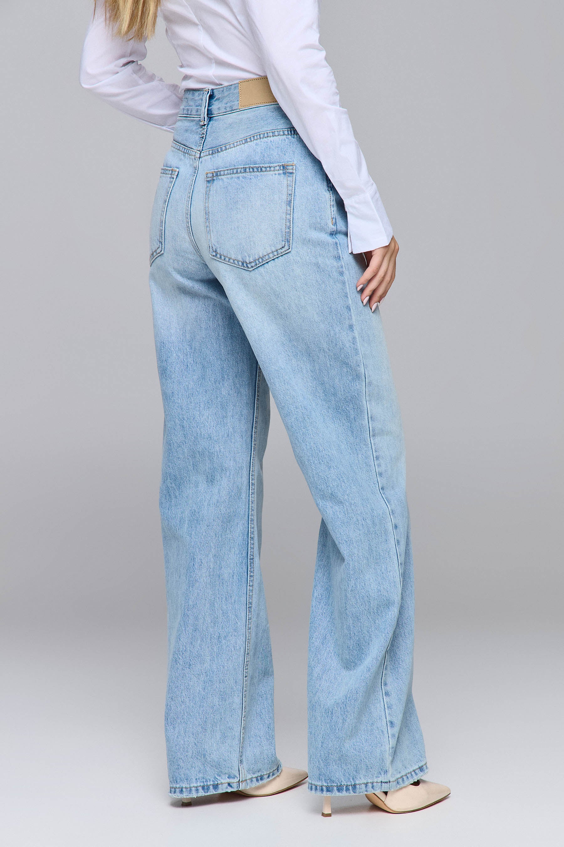 ג'ינס מימי רגל רחבה