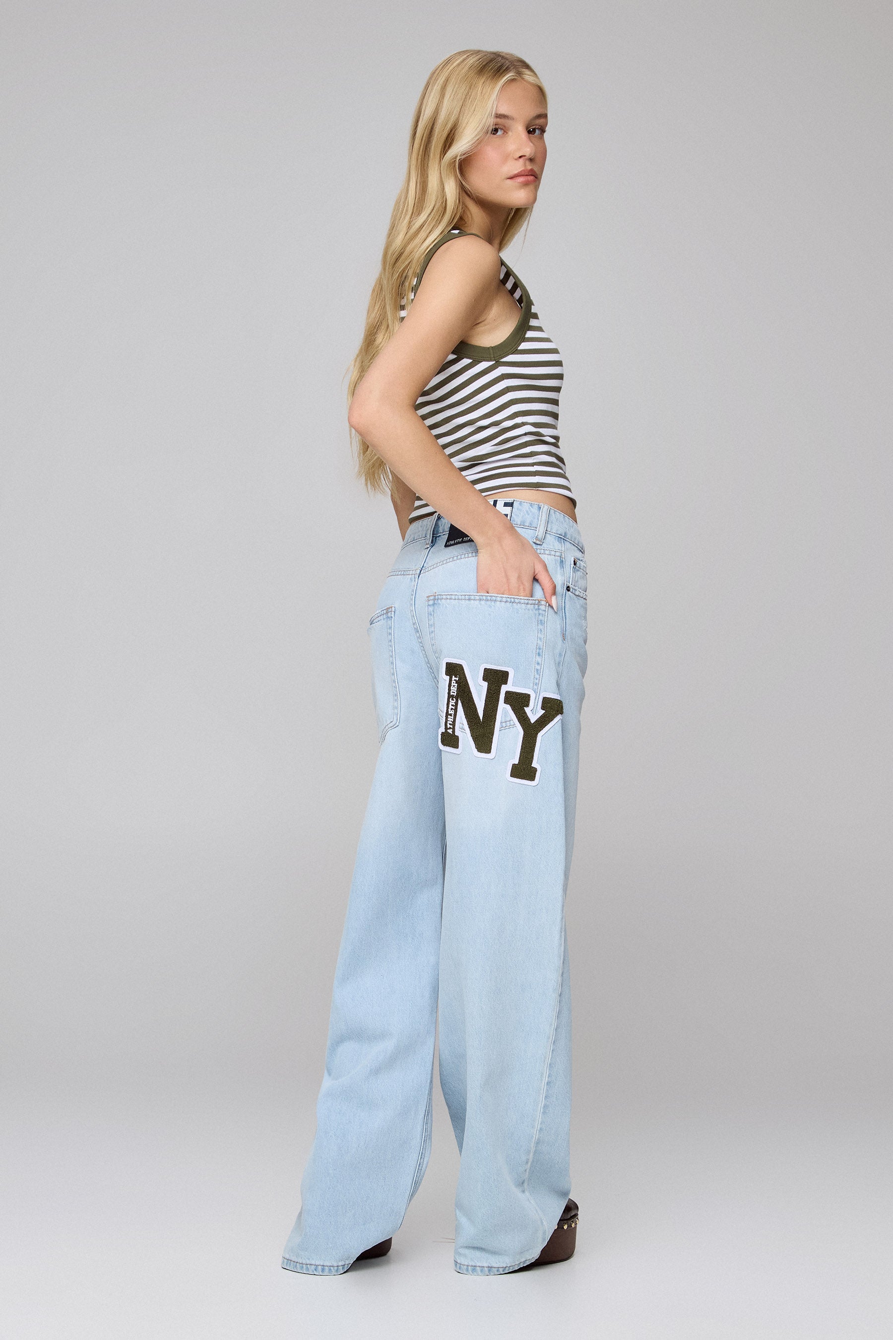 ג'ינס רגל רחבה ניו יורק