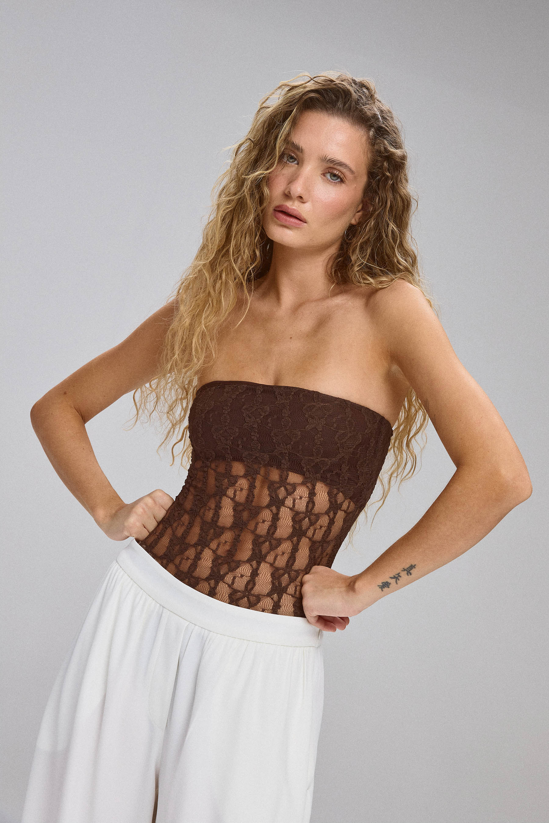 בגד גוף סטרפלס פלוואר