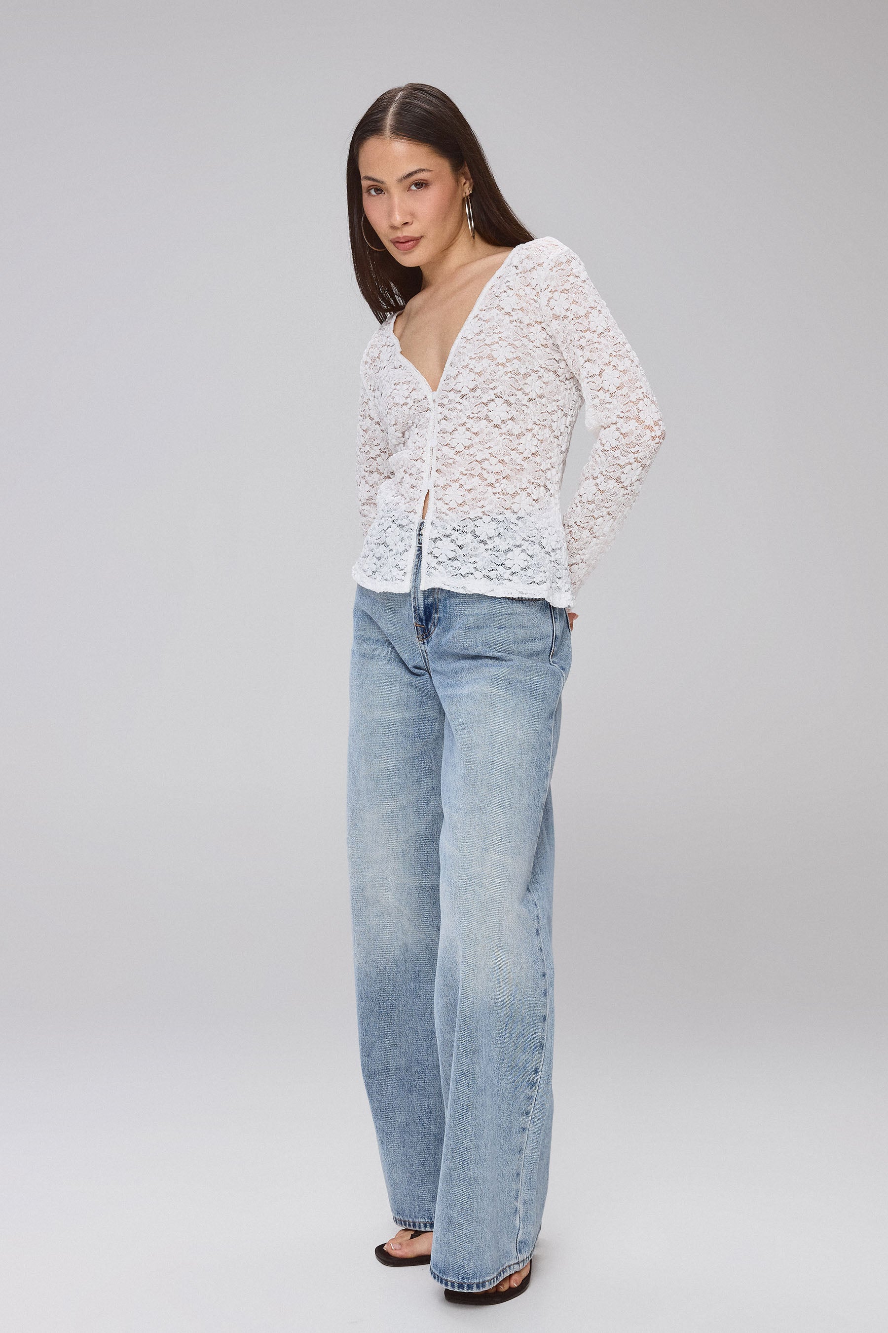 חולצת תחרה פרחים לייקרה