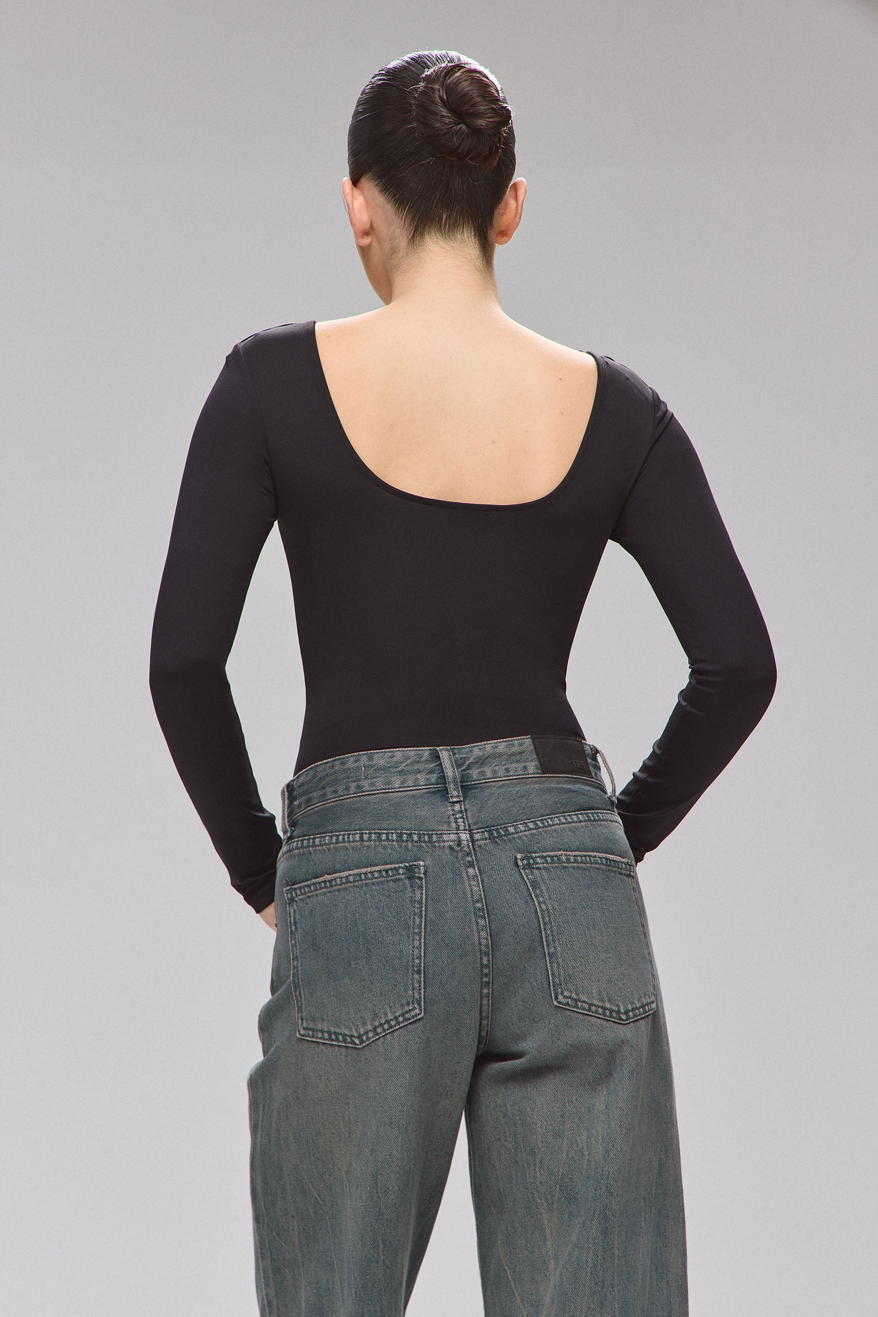 בגד גוף מפתח מרובע