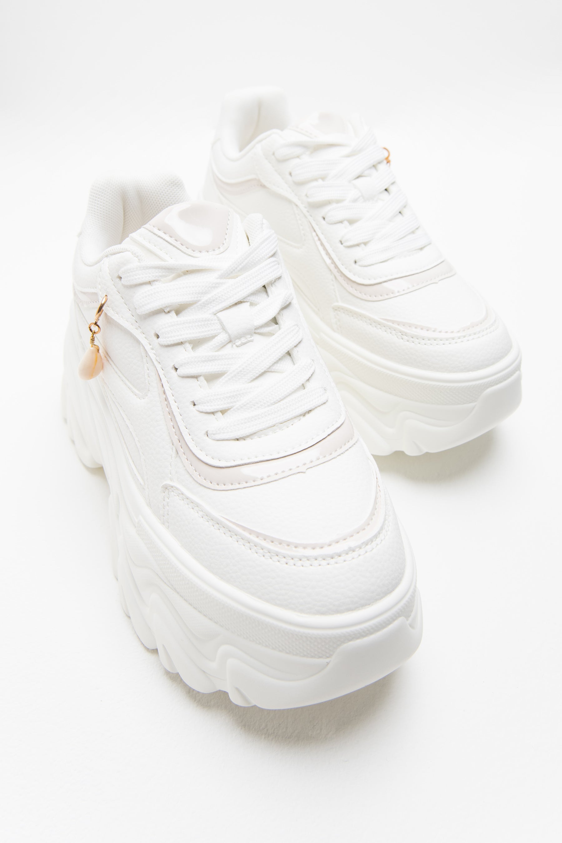 סניקרס בלוק צארם