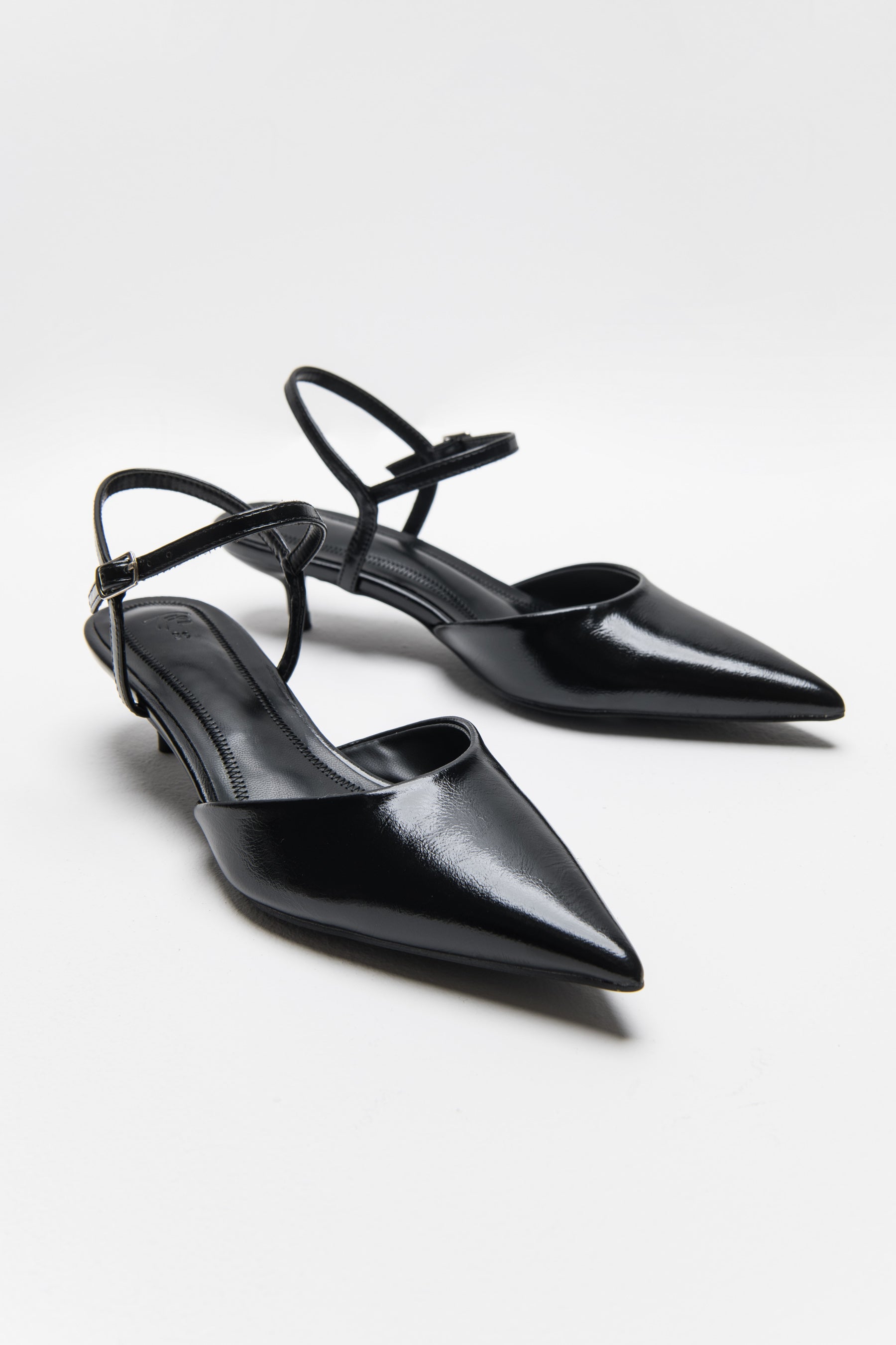 נעל עקב לולה