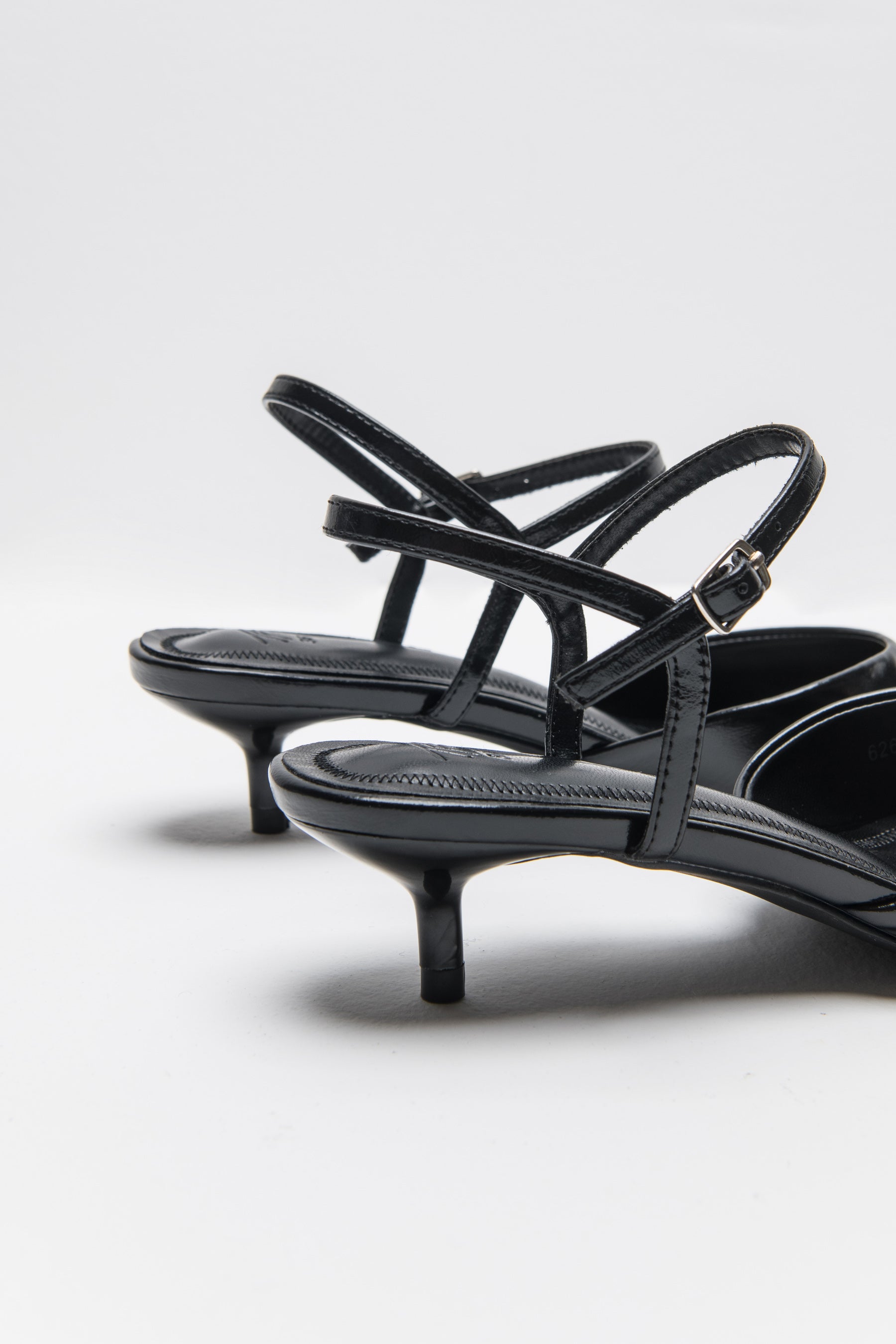 נעל עקב לולה