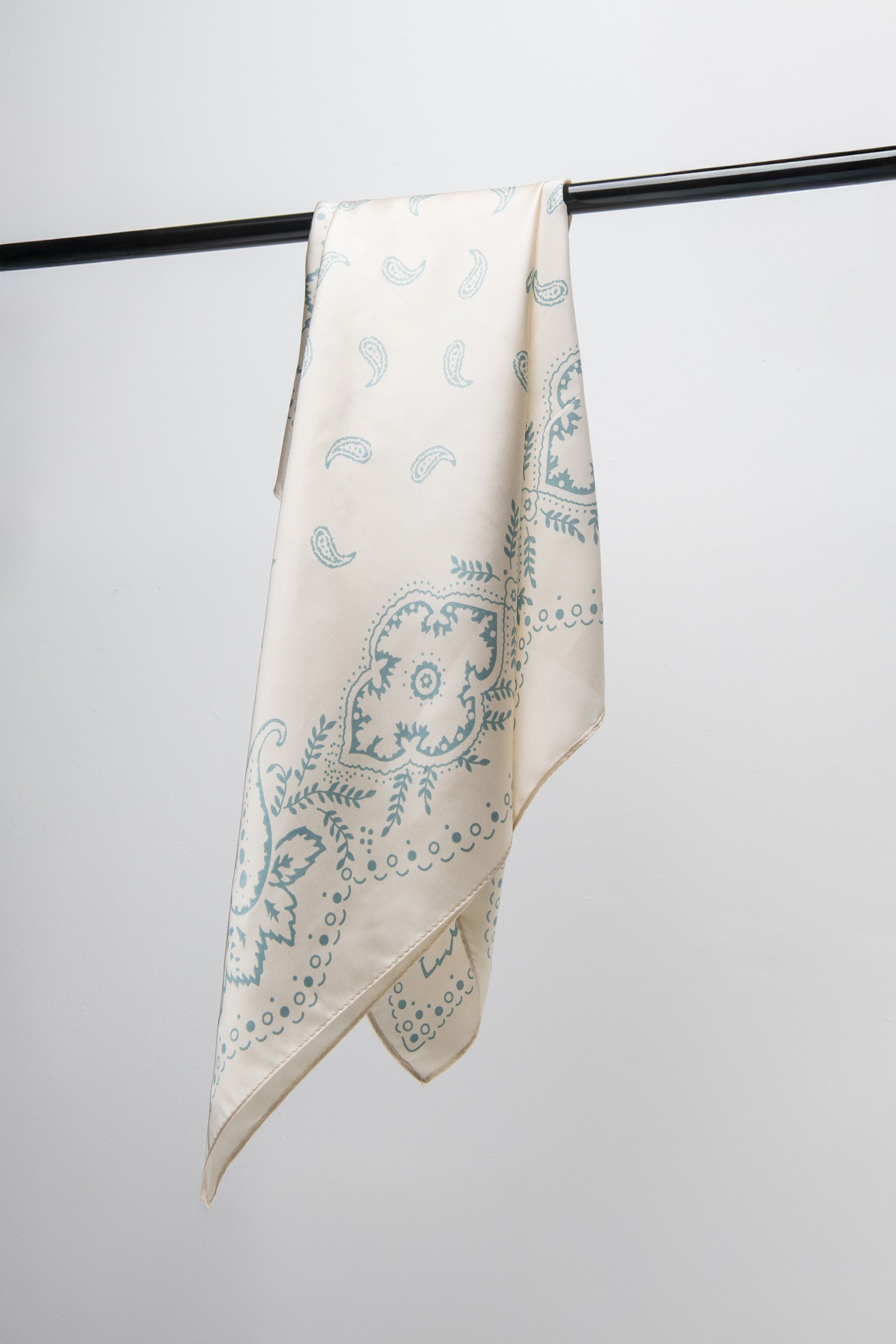 מטפחת סאטן פייזלי