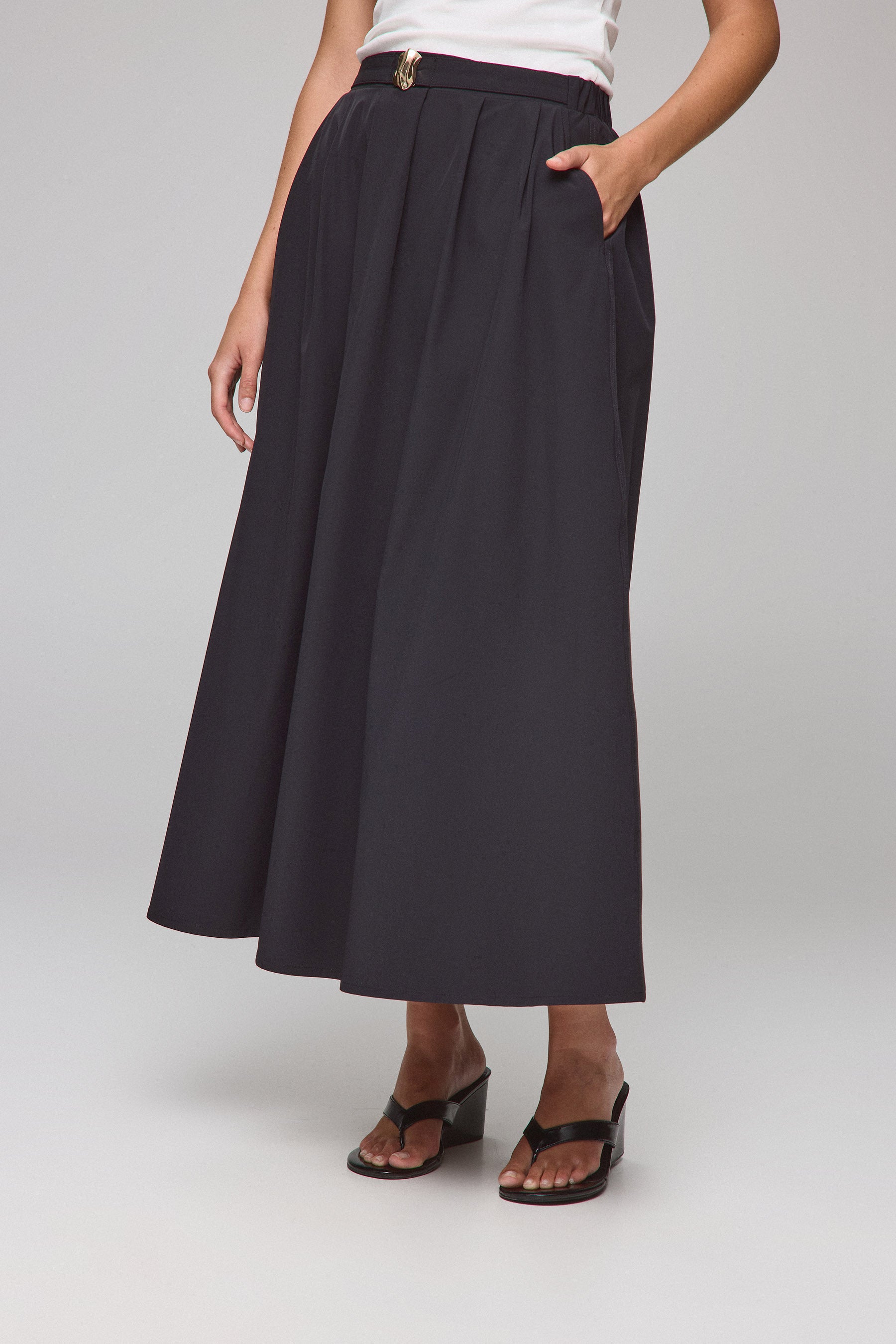 חצאית ניילון עם אבזם
