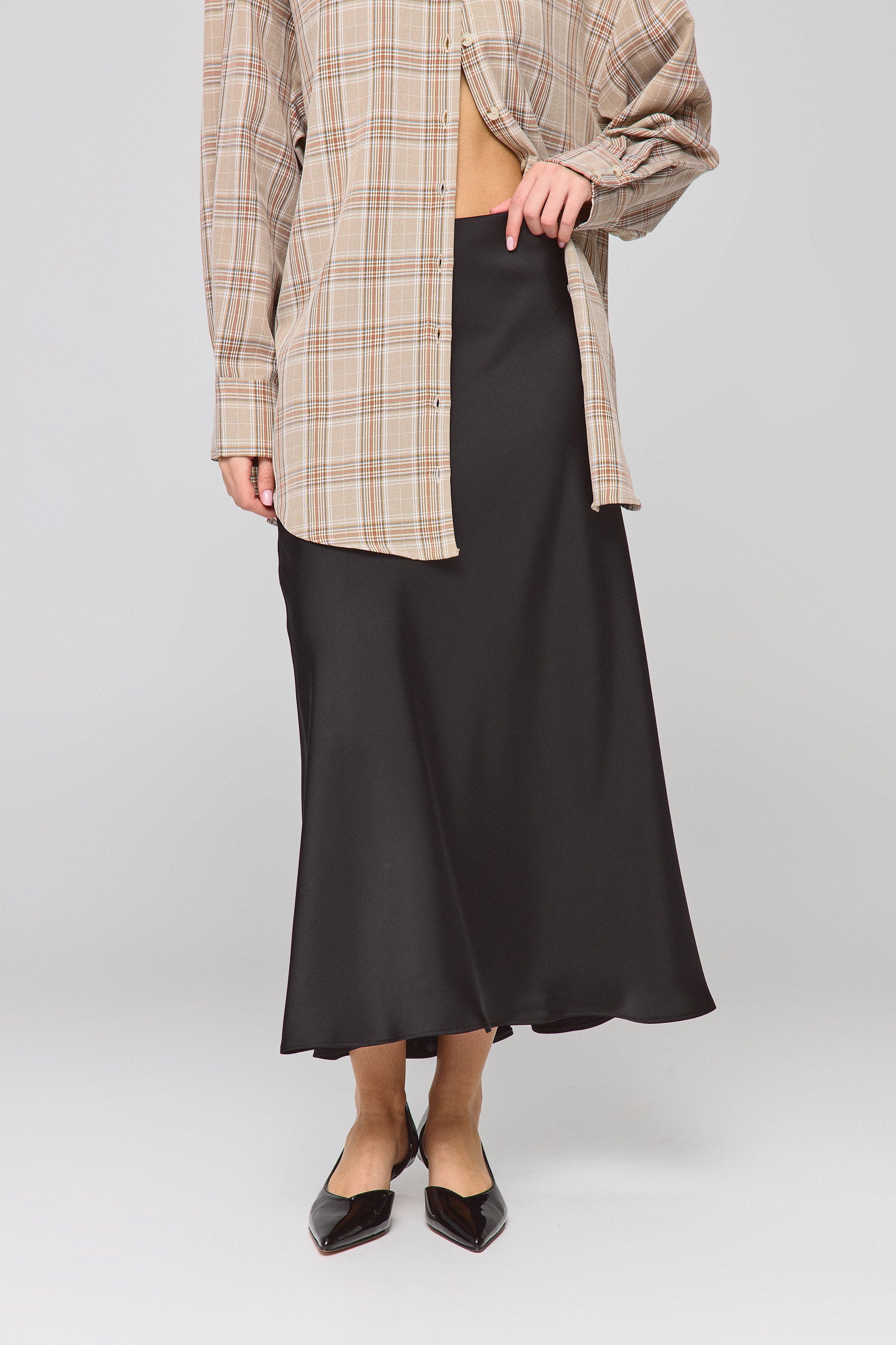 חצאית גלוסי מידי בלאק