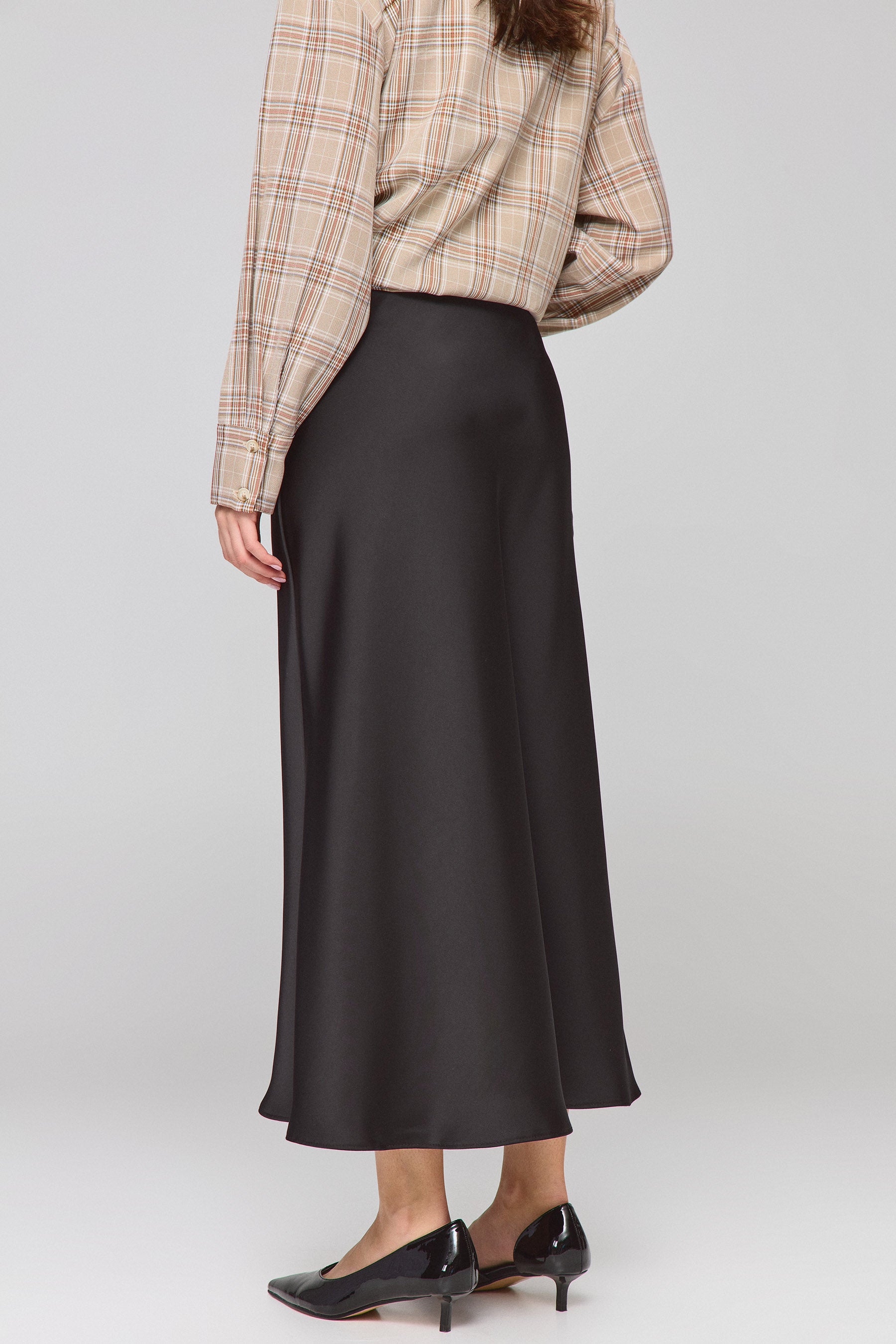 חצאית גלוסי מידי בלאק