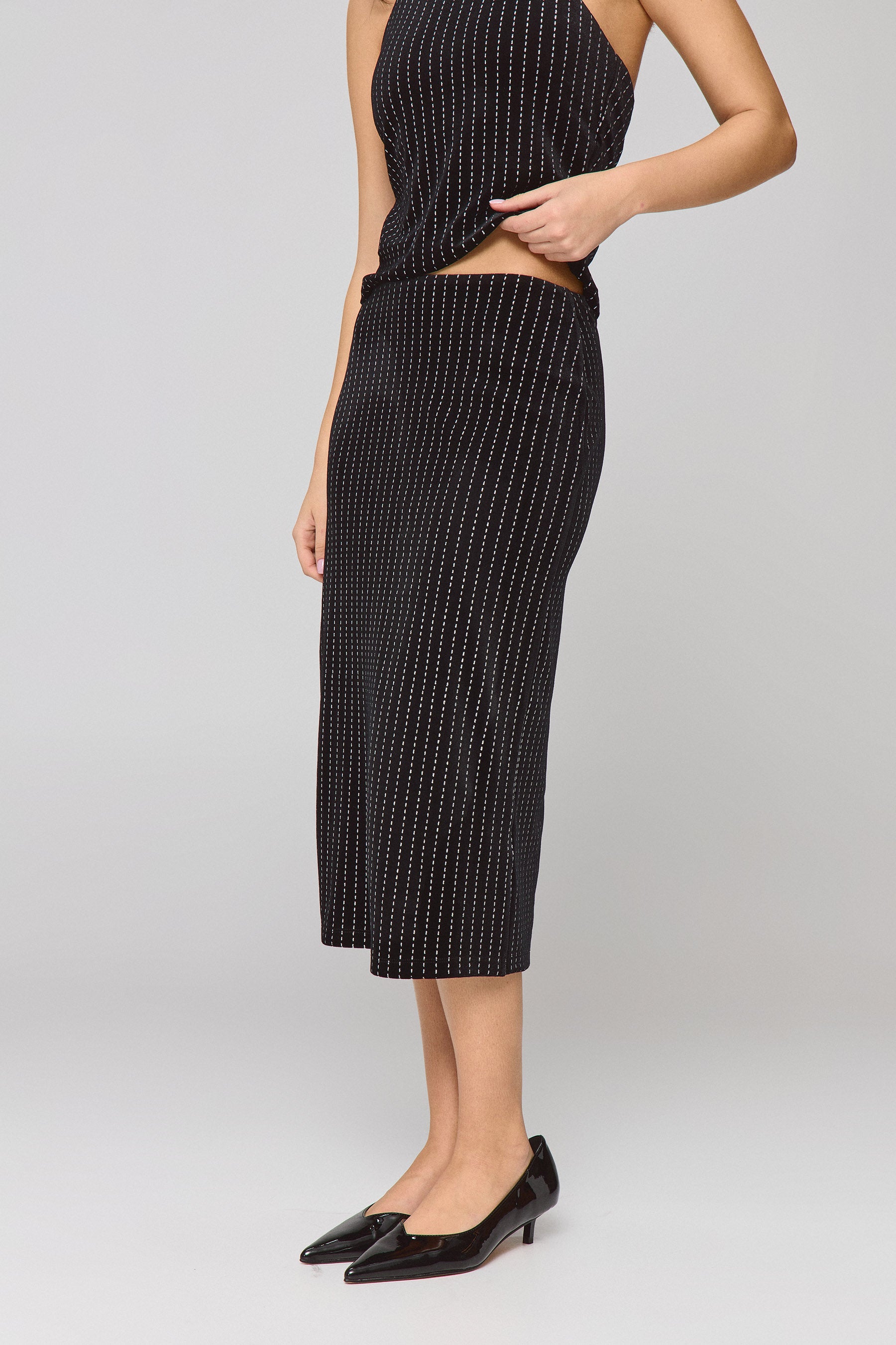 חצאית מידי קטיפה סילבר סטרייפס