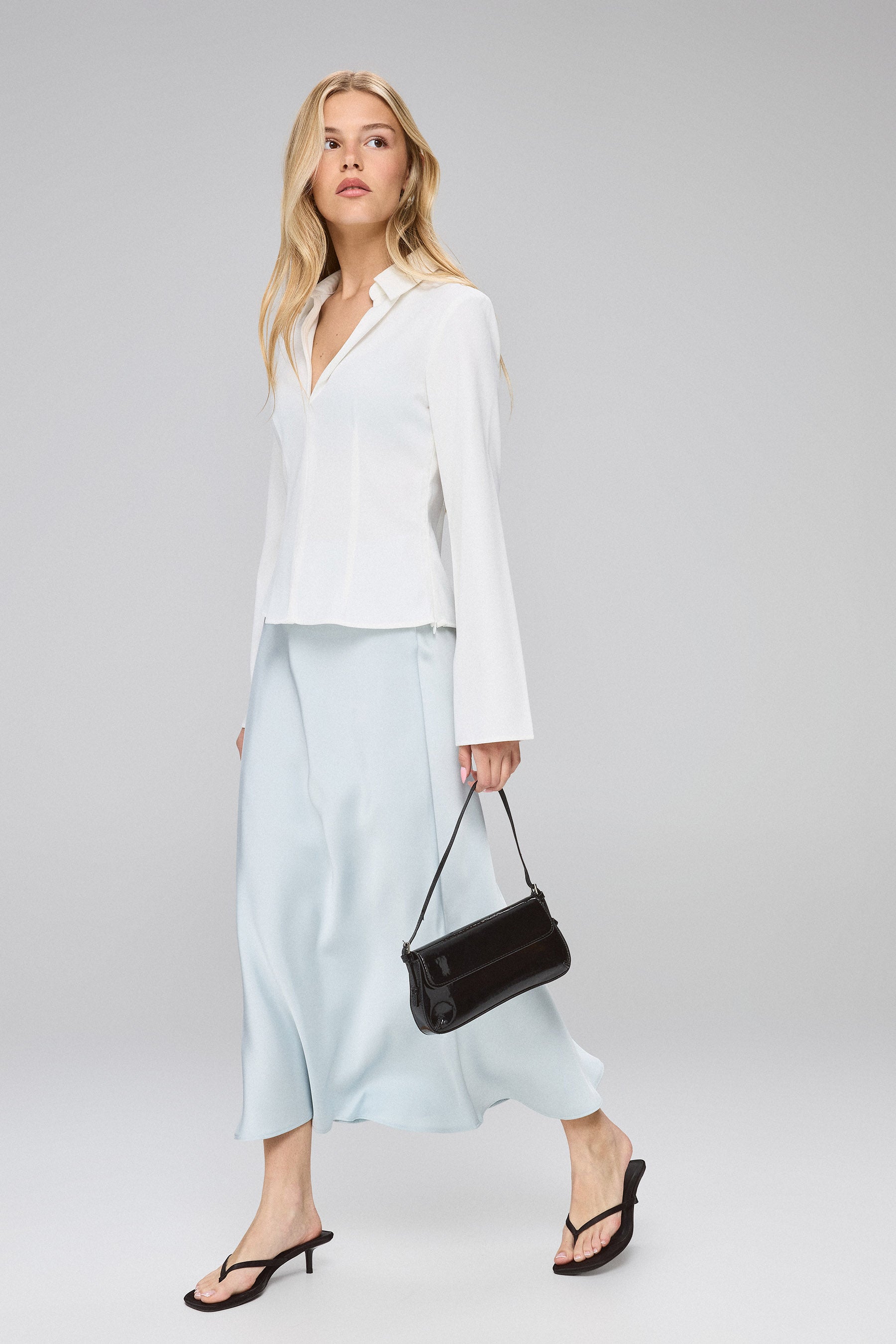 חצאית גלוסי מידי תכלת