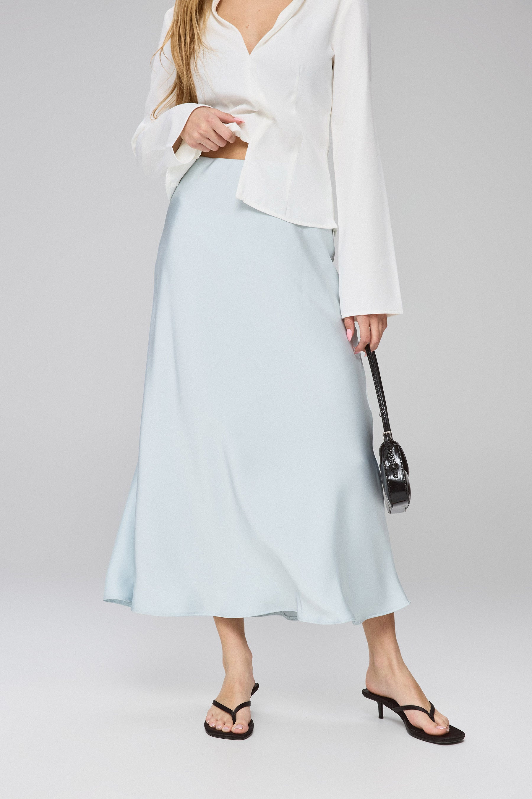 חצאית גלוסי מידי תכלת