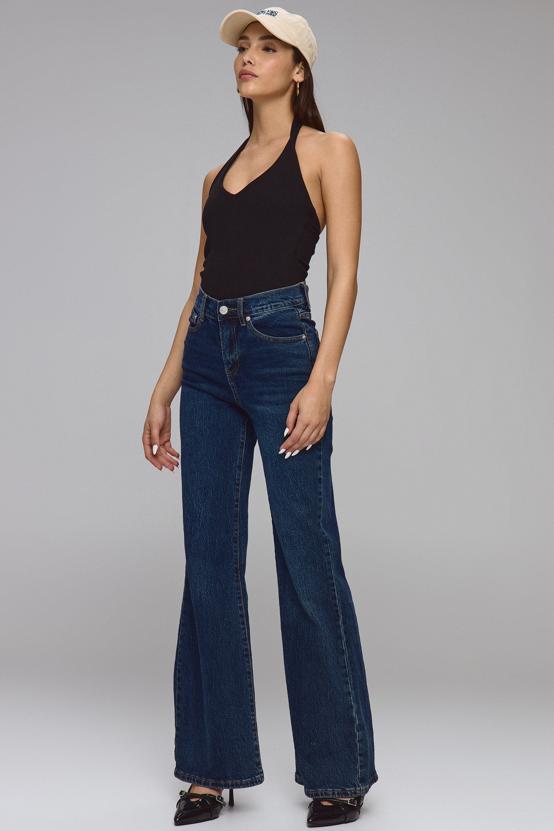 גופיית קולר קלואי בלאק & וויט